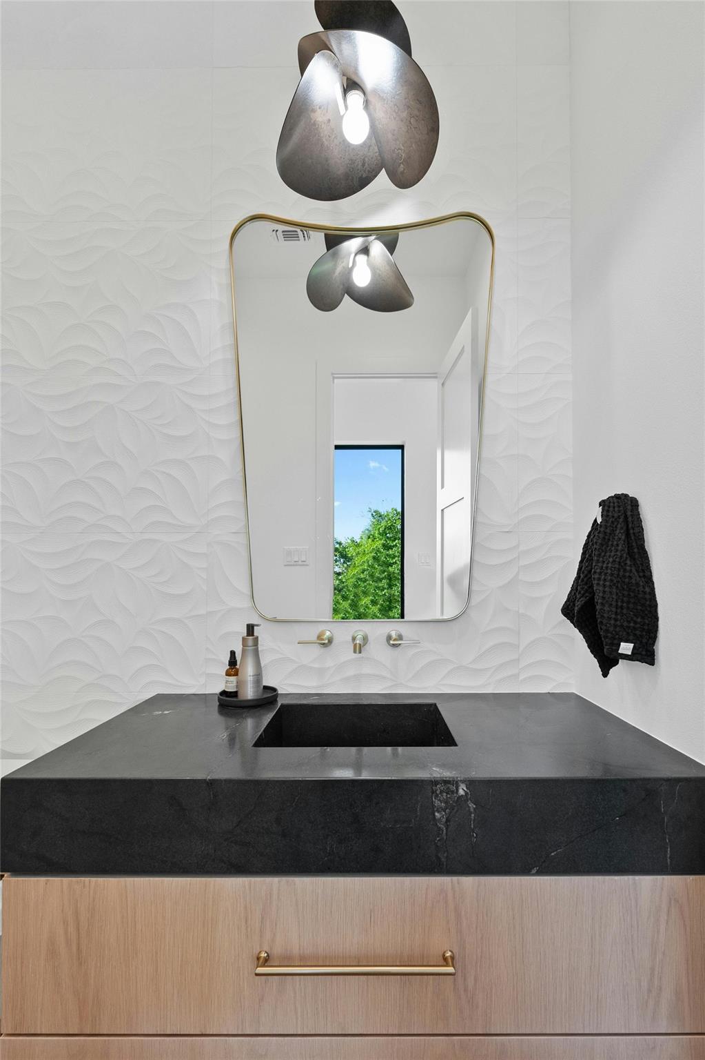 806 Sunfish St, Lakeway, TX 78734