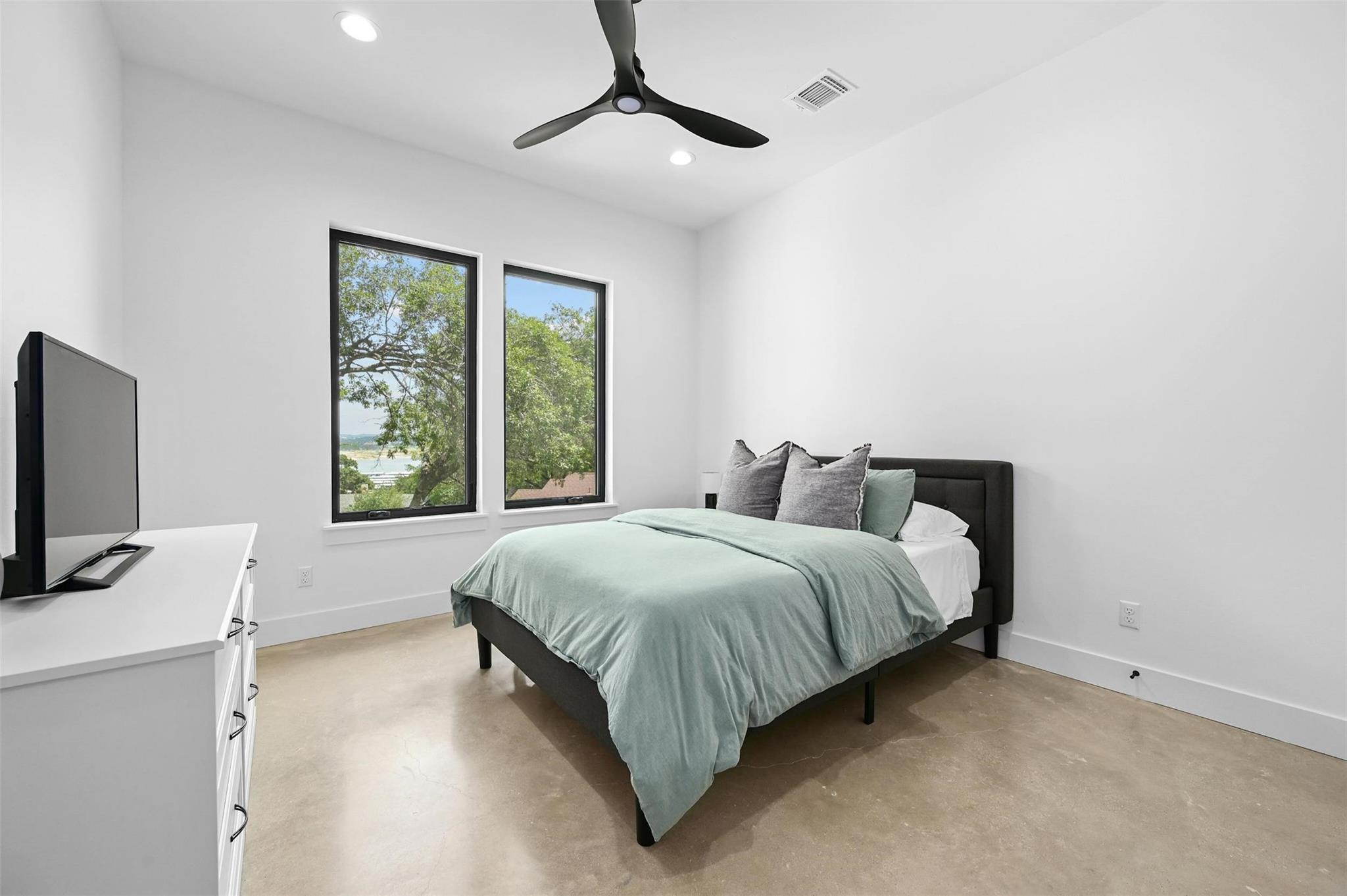 806 Sunfish St, Lakeway, TX 78734