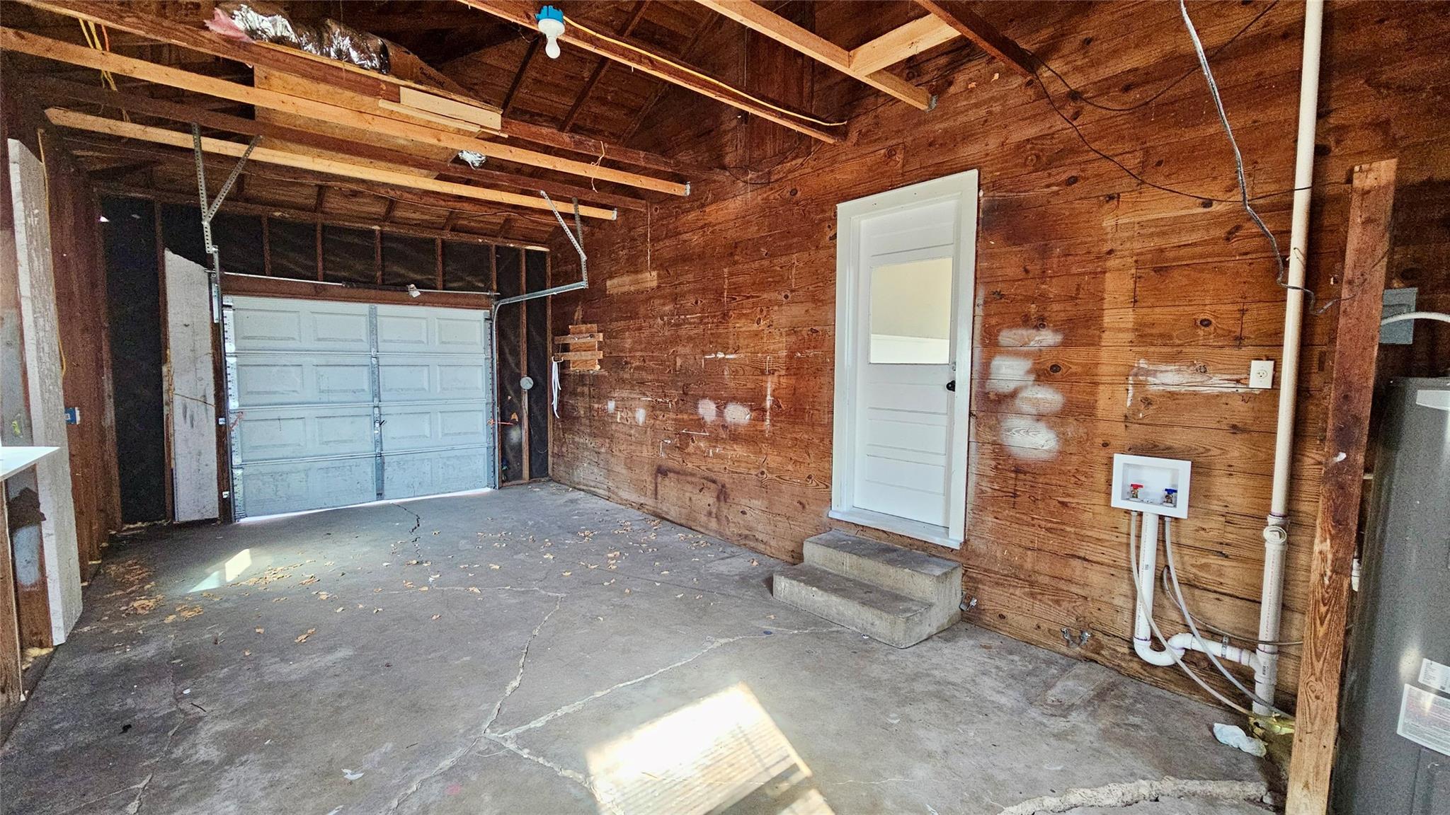 919 W 6th St, Taylor, TX 76574