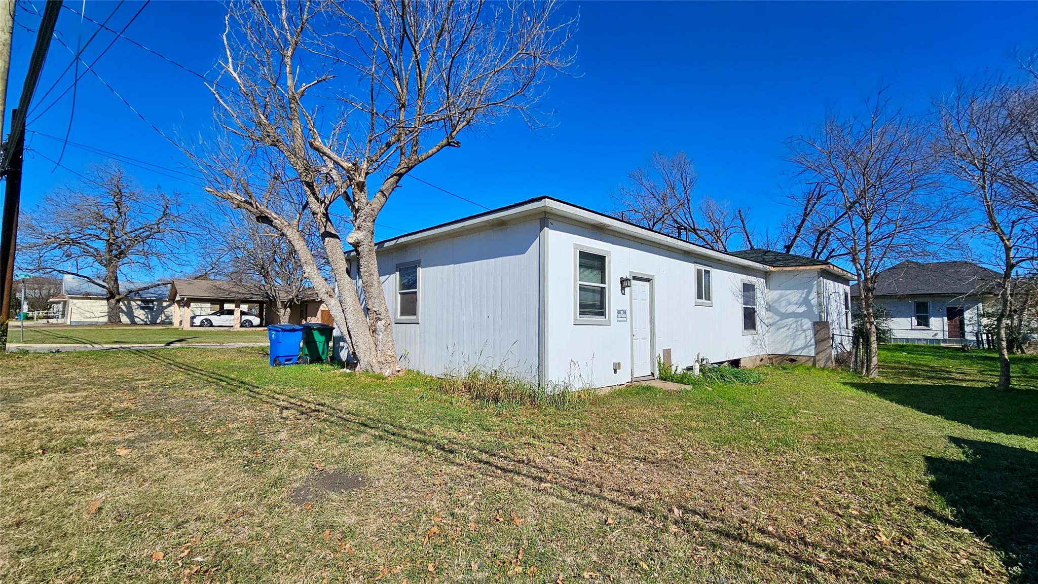 919 W 6th St, Taylor, TX 76574