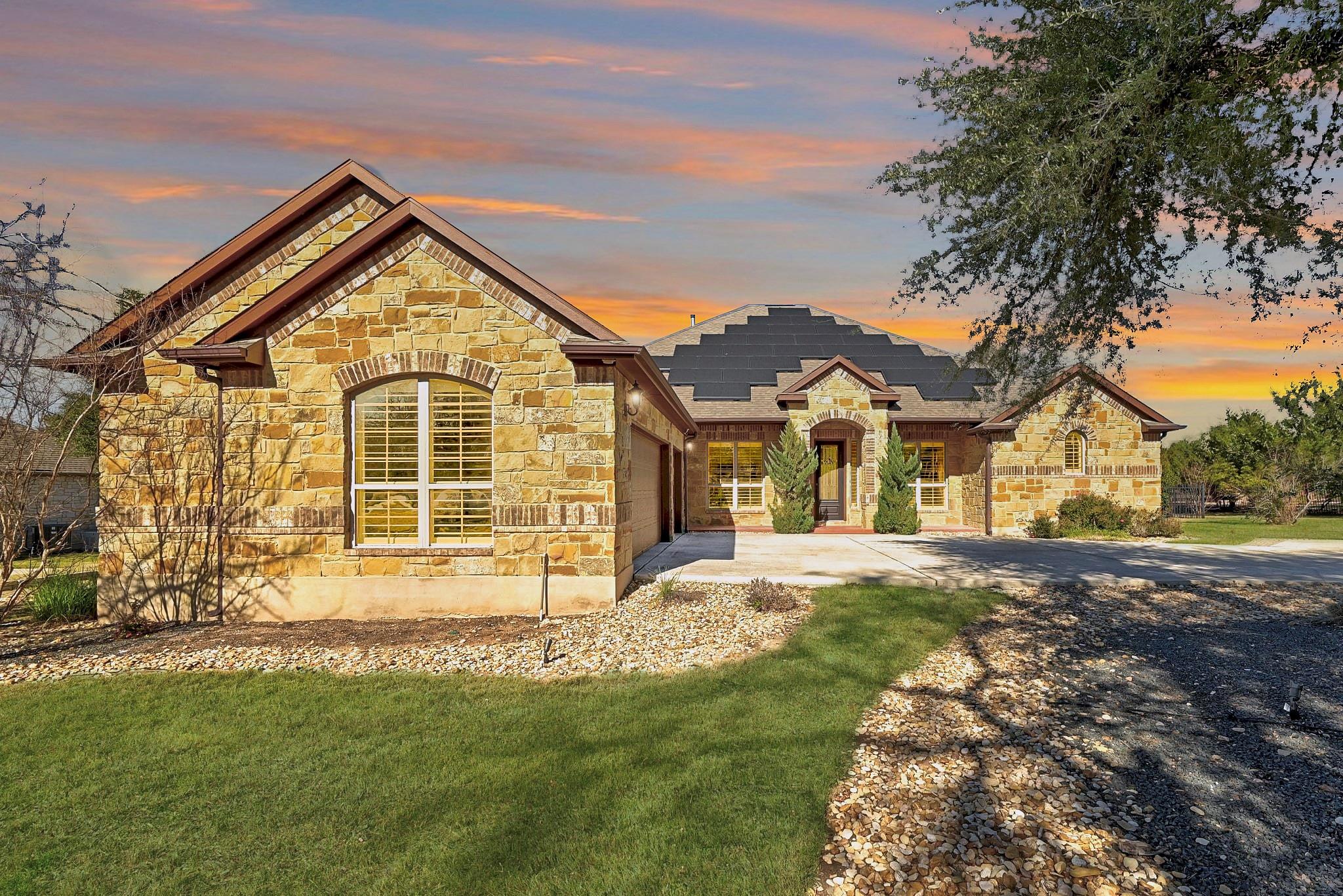 390 Hawthorne Loop, Driftwood, TX 78619