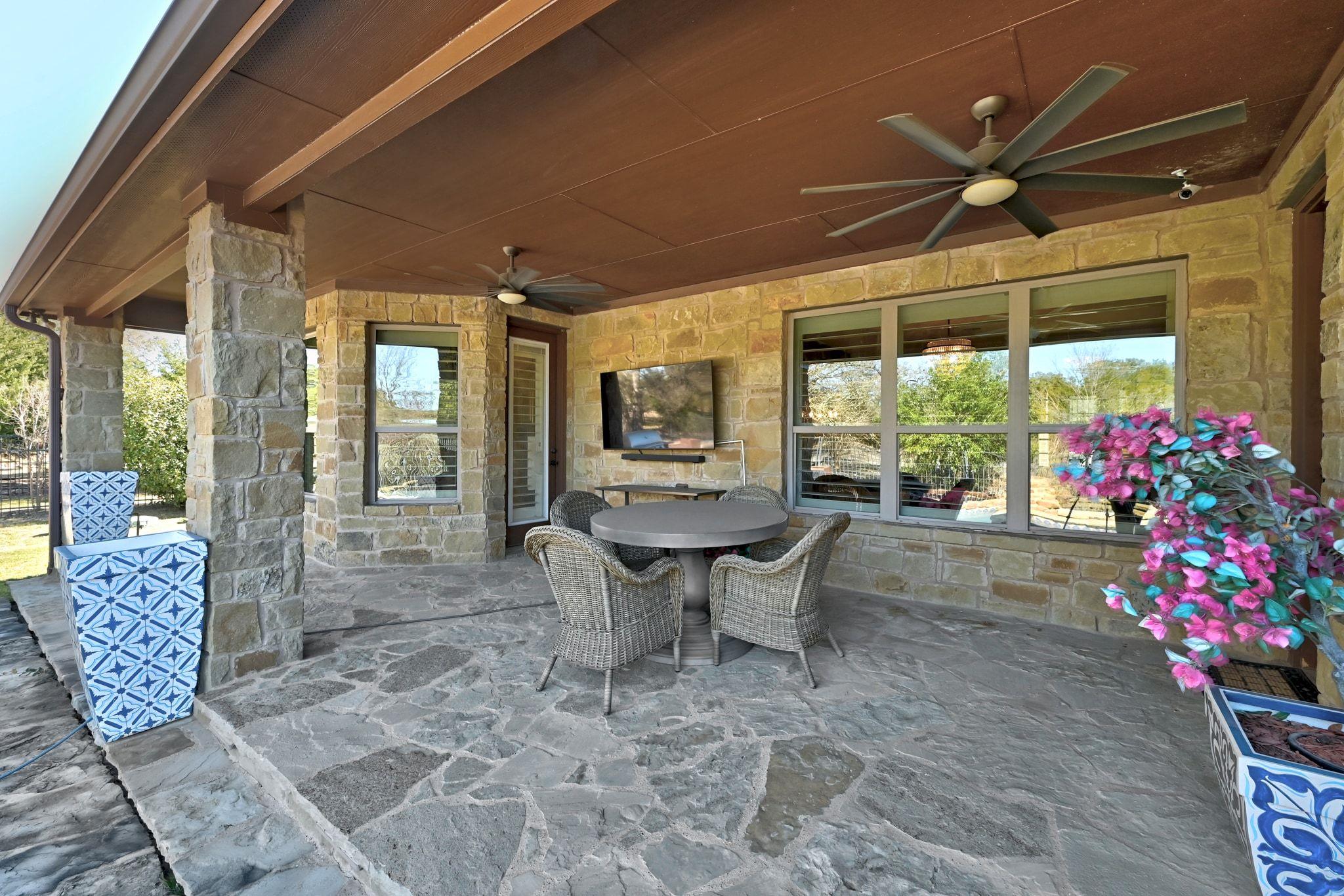 390 Hawthorne Loop, Driftwood, TX 78619