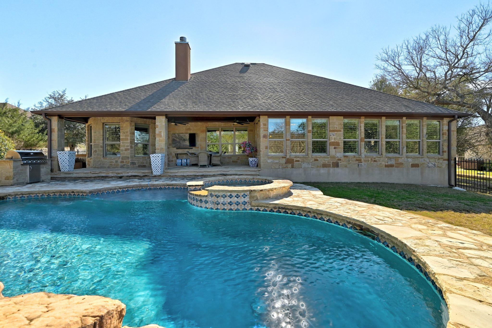 390 Hawthorne Loop, Driftwood, TX 78619