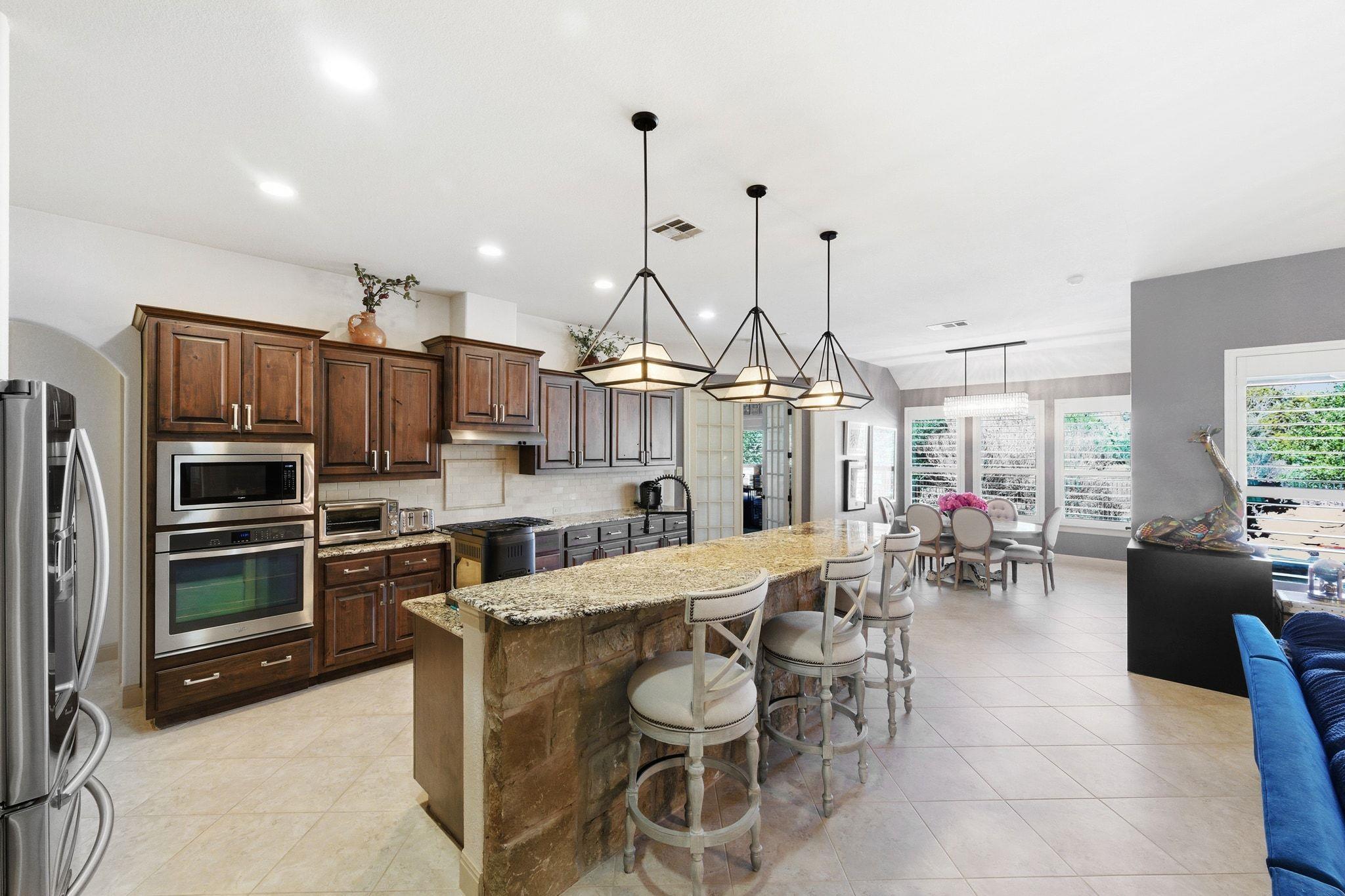 390 Hawthorne Loop, Driftwood, TX 78619