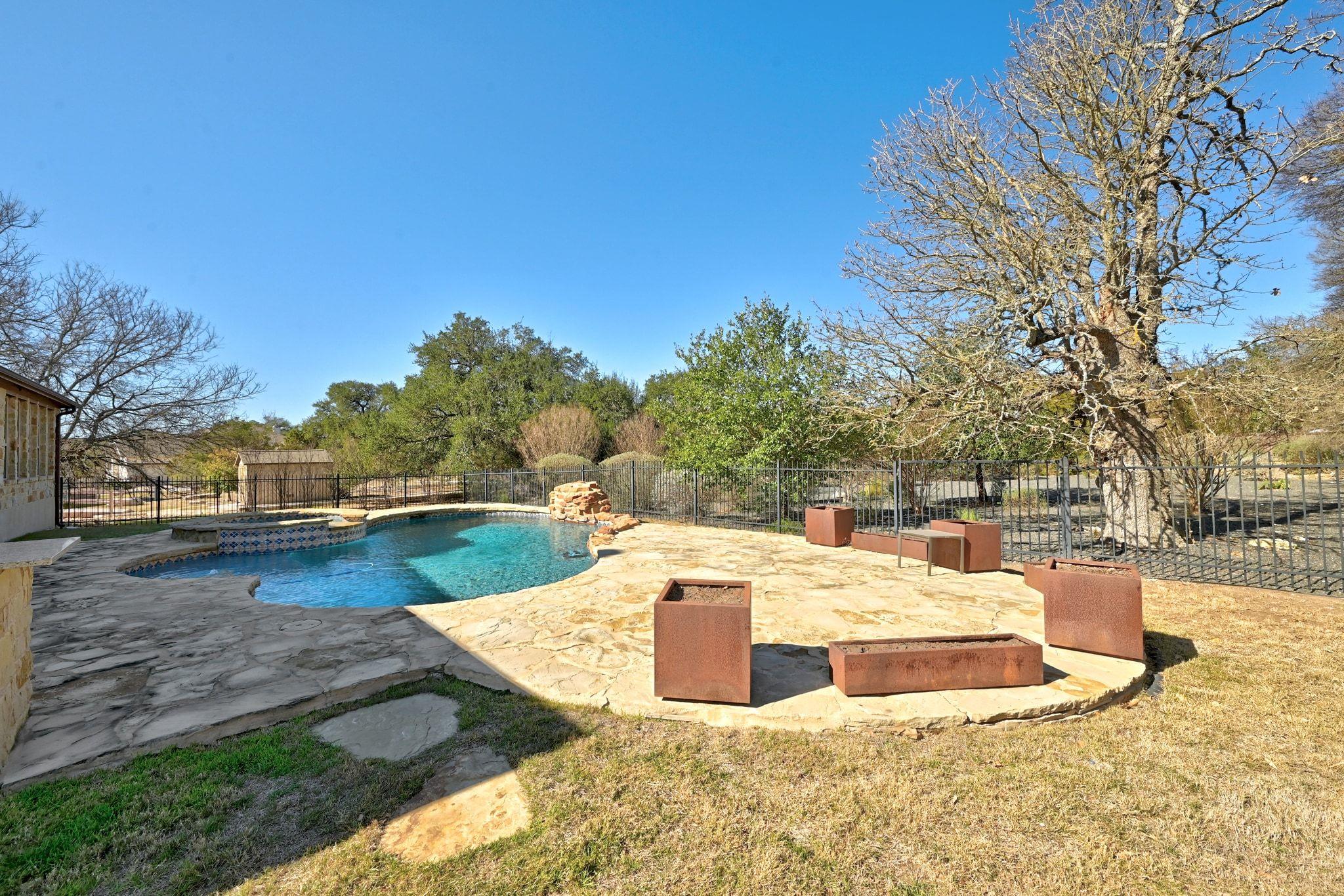 390 Hawthorne Loop, Driftwood, TX 78619