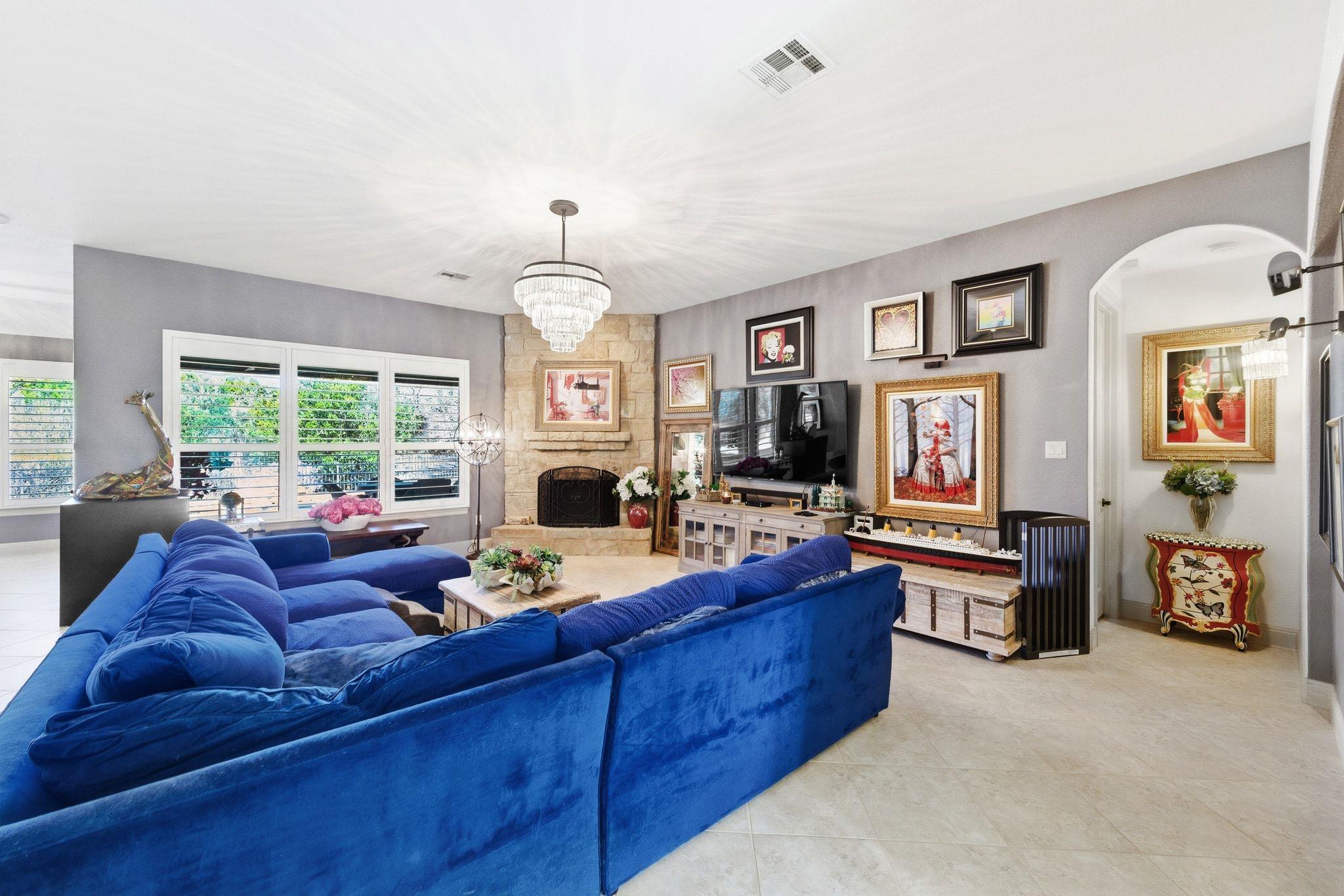 390 Hawthorne Loop, Driftwood, TX 78619