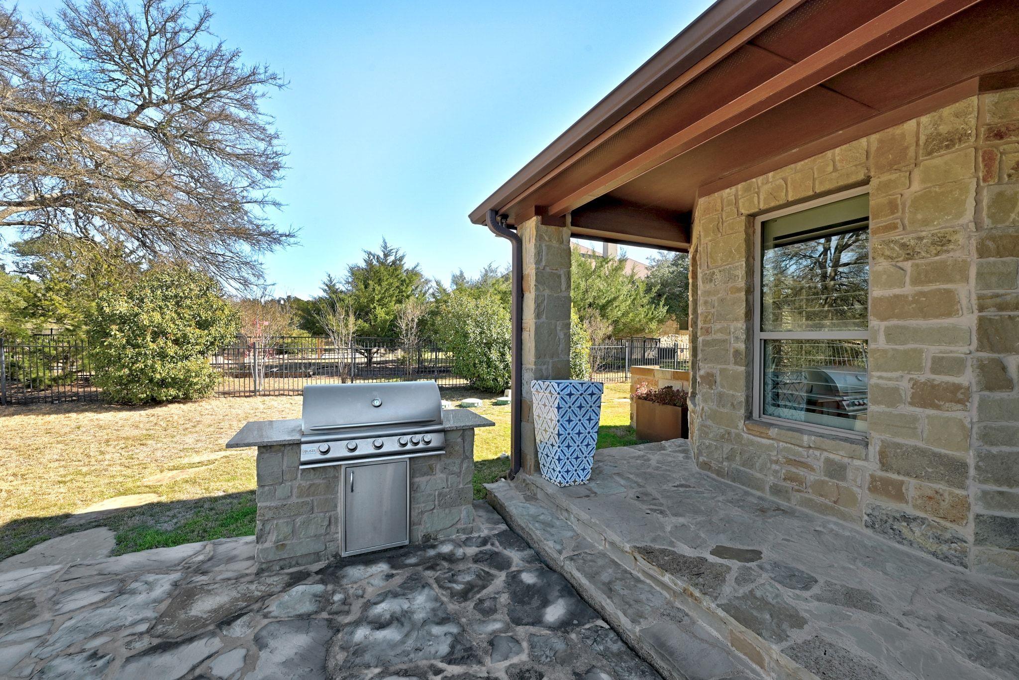 390 Hawthorne Loop, Driftwood, TX 78619