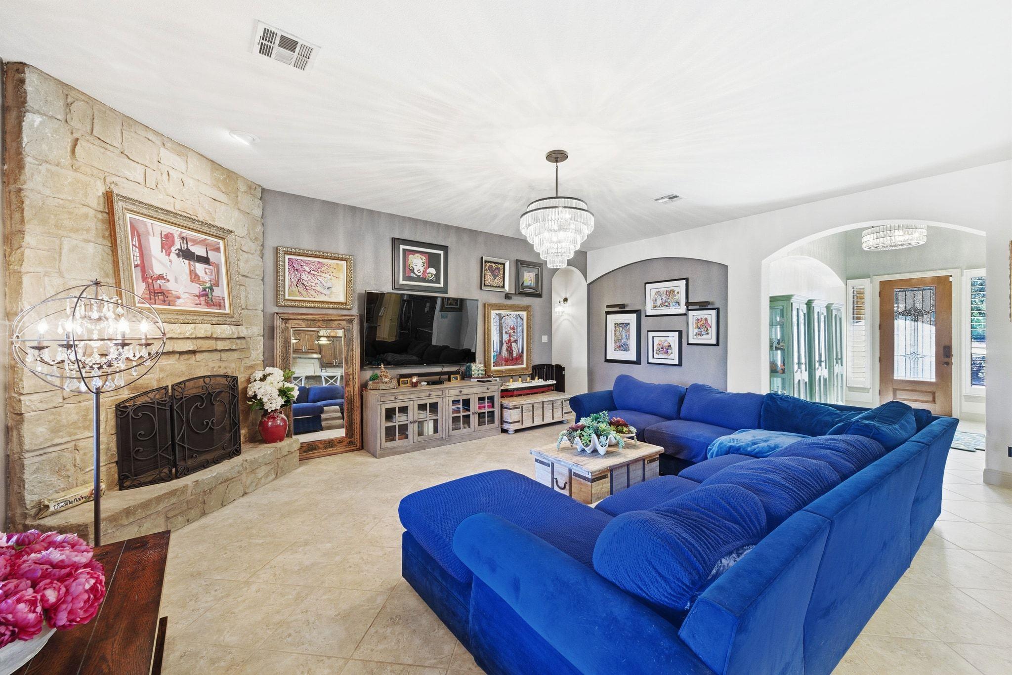 390 Hawthorne Loop, Driftwood, TX 78619