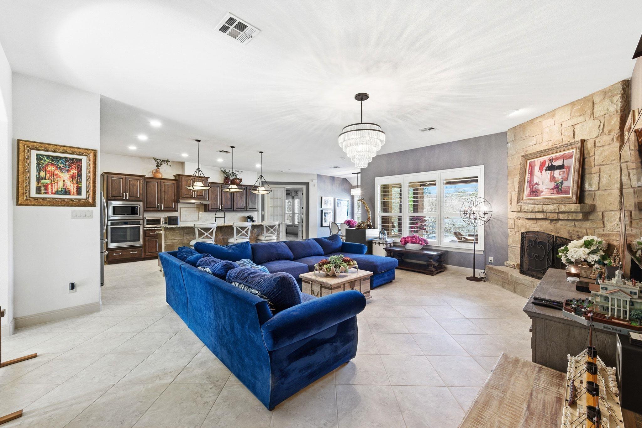 390 Hawthorne Loop, Driftwood, TX 78619