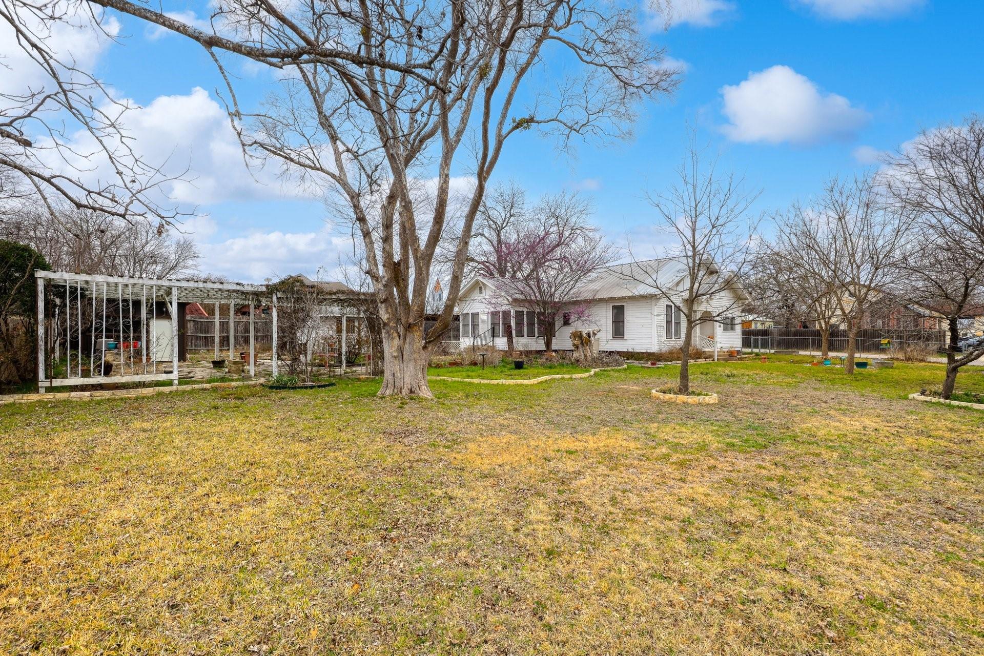 804 Main St, Liberty Hill, TX 78642