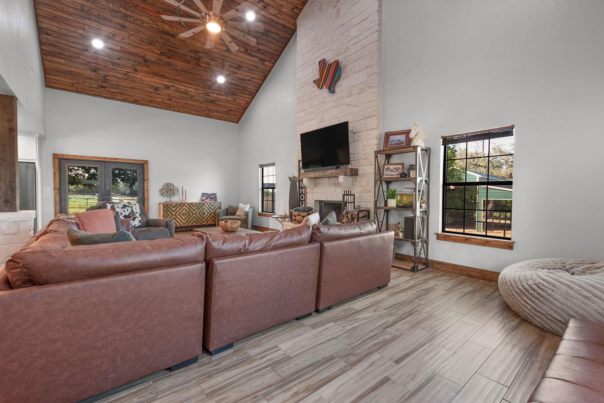 407 Windmill Rd, Burnet, TX 78611