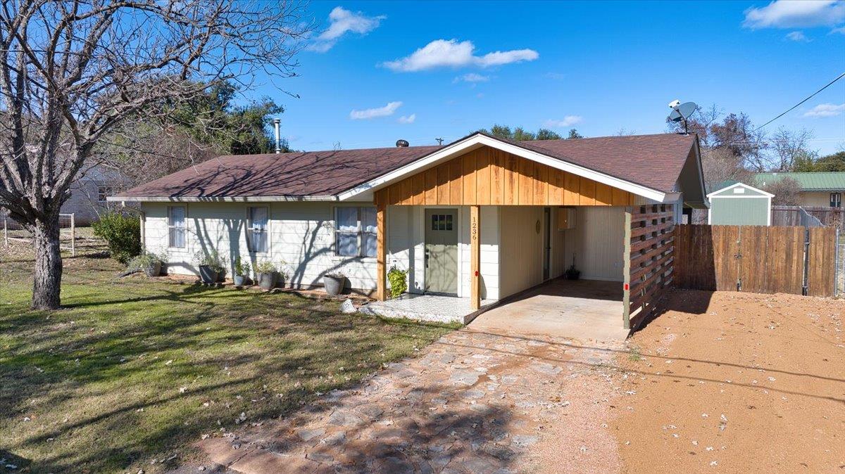 1236 Martin St, Mason, TX 76856