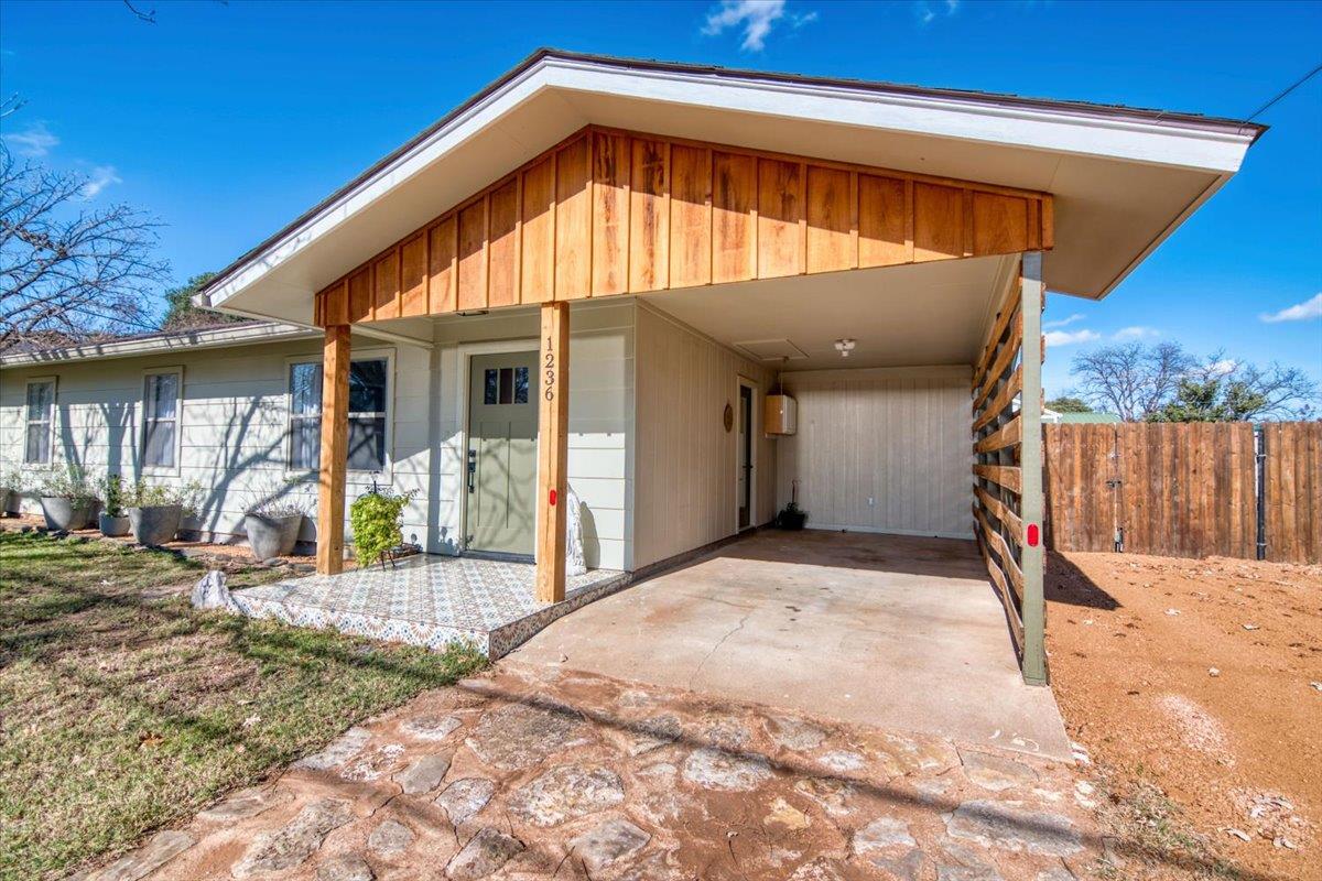 1236 Martin St, Mason, TX 76856