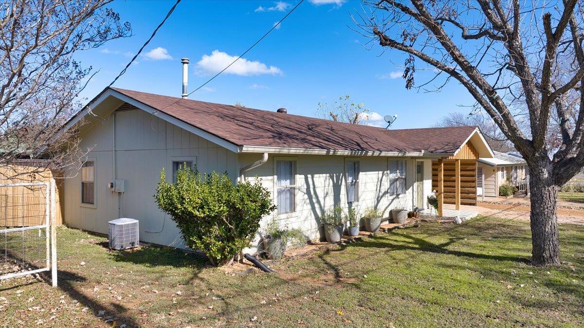 1236 Martin St, Mason, TX 76856