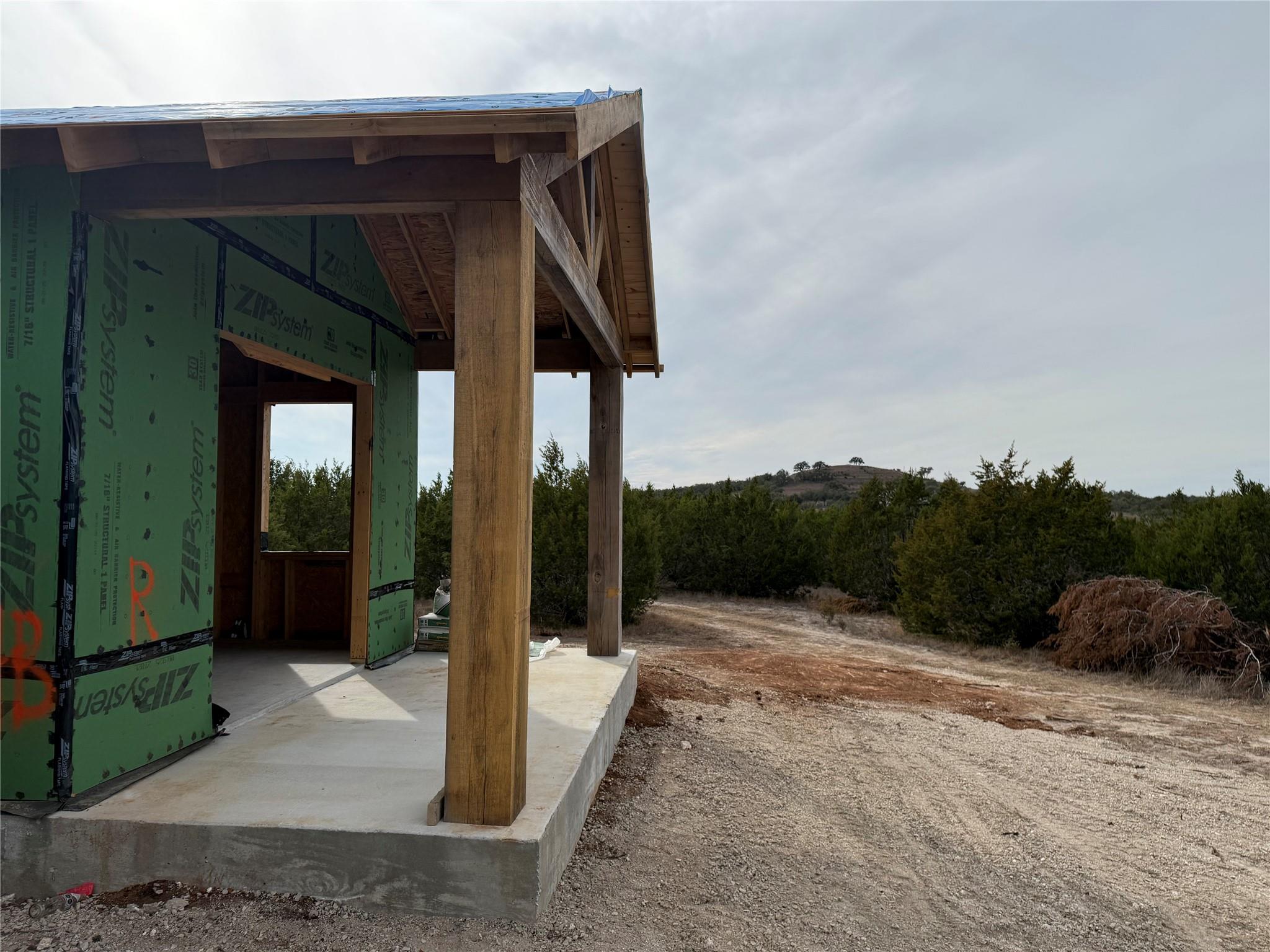 682 Evergreen Cir, Round Mountain, TX 78663