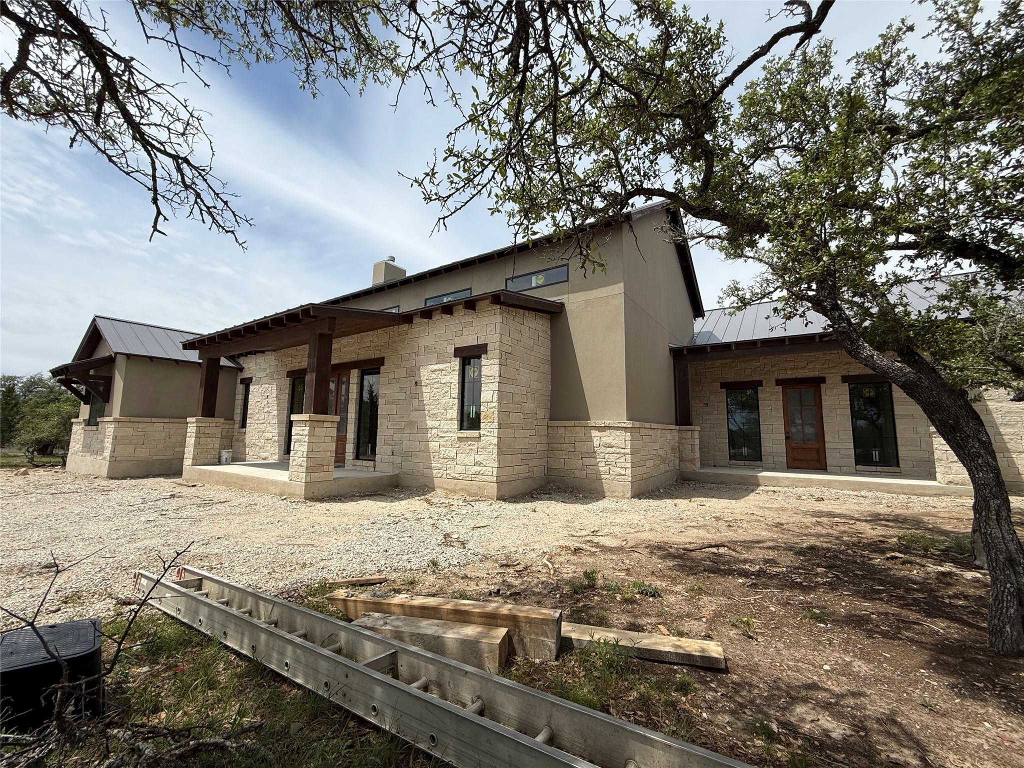 682 Evergreen Cir, Round Mountain, TX 78663