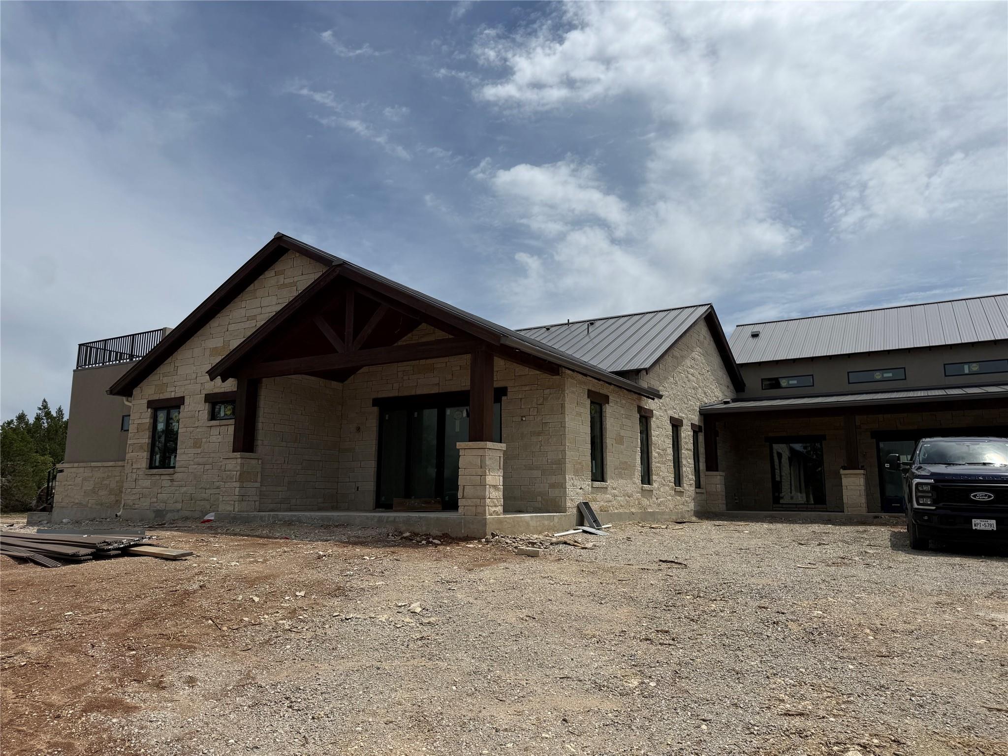 682 Evergreen Cir, Round Mountain, TX 78663