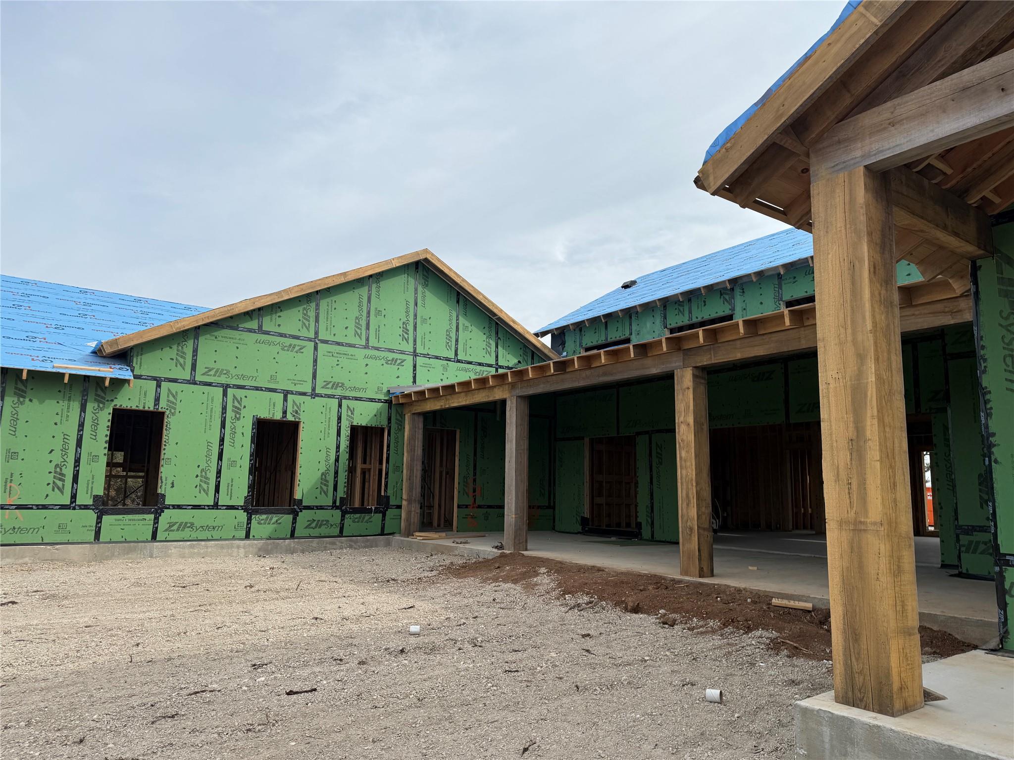 682 Evergreen Cir, Round Mountain, TX 78663