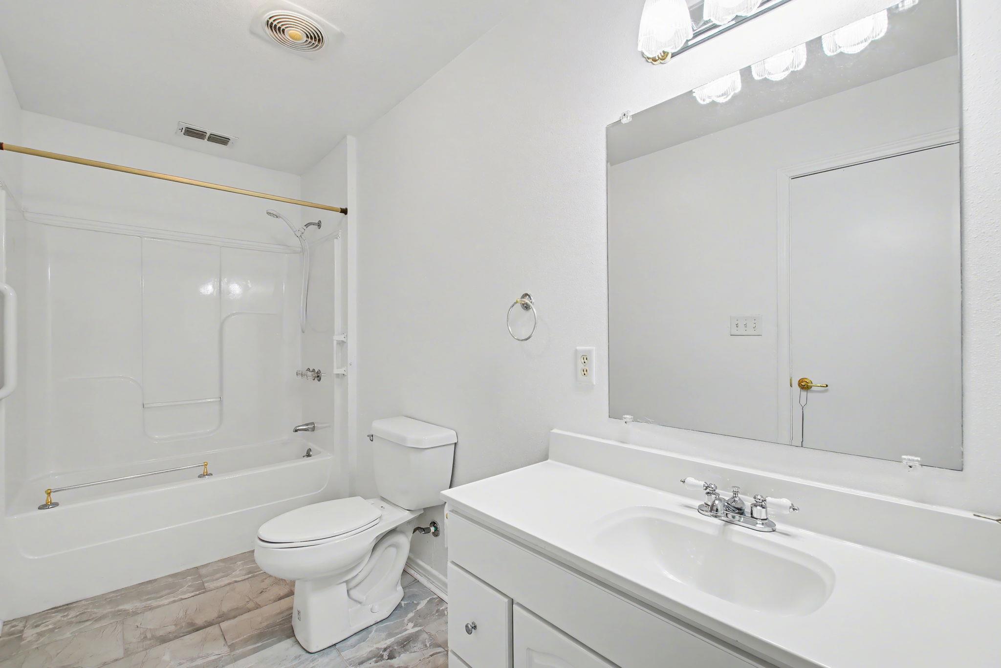 1720 Greenwood Ln, Kingsland, TX 78639