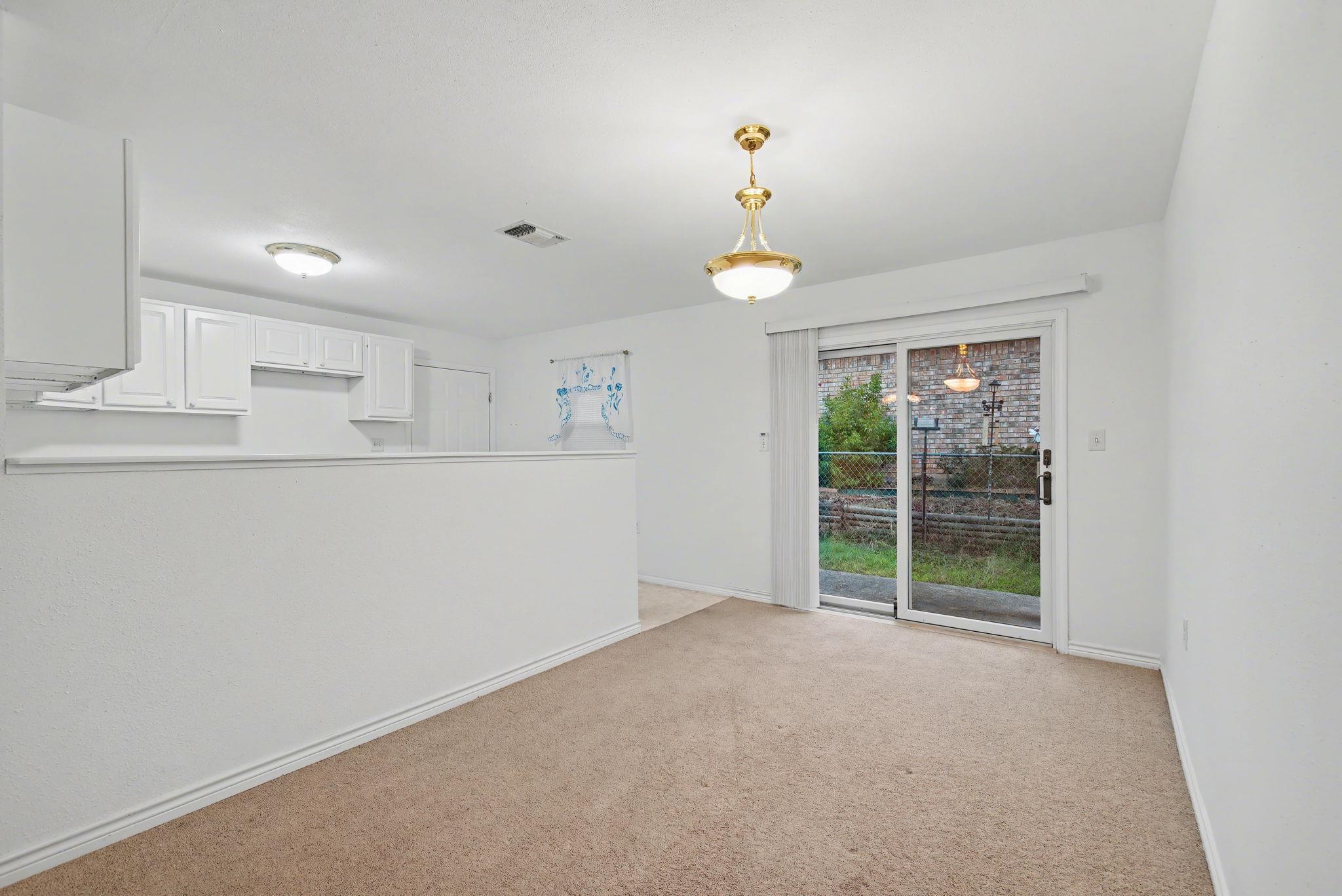 1720 Greenwood Ln, Kingsland, TX 78639