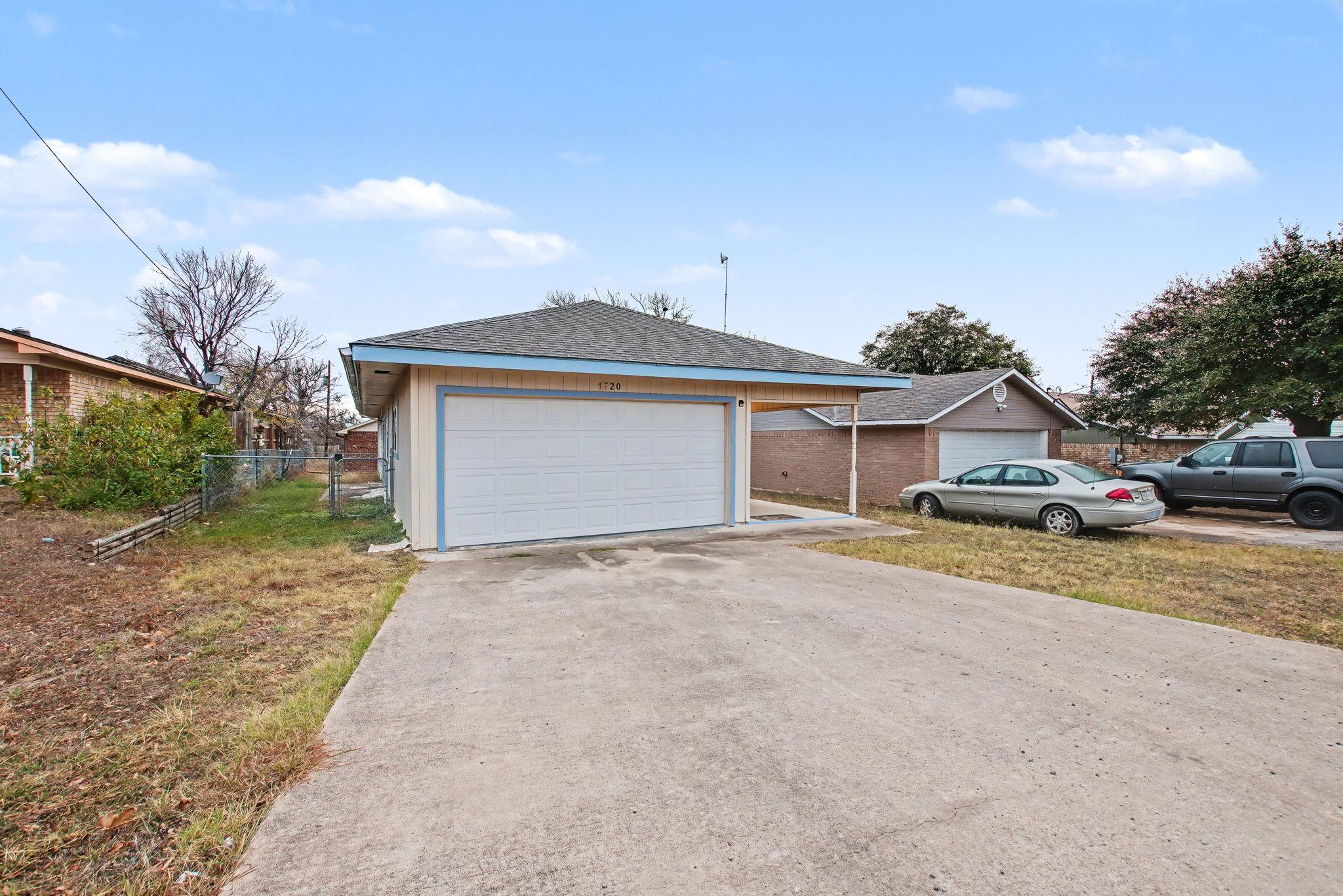 1720 Greenwood Ln, Kingsland, TX 78639