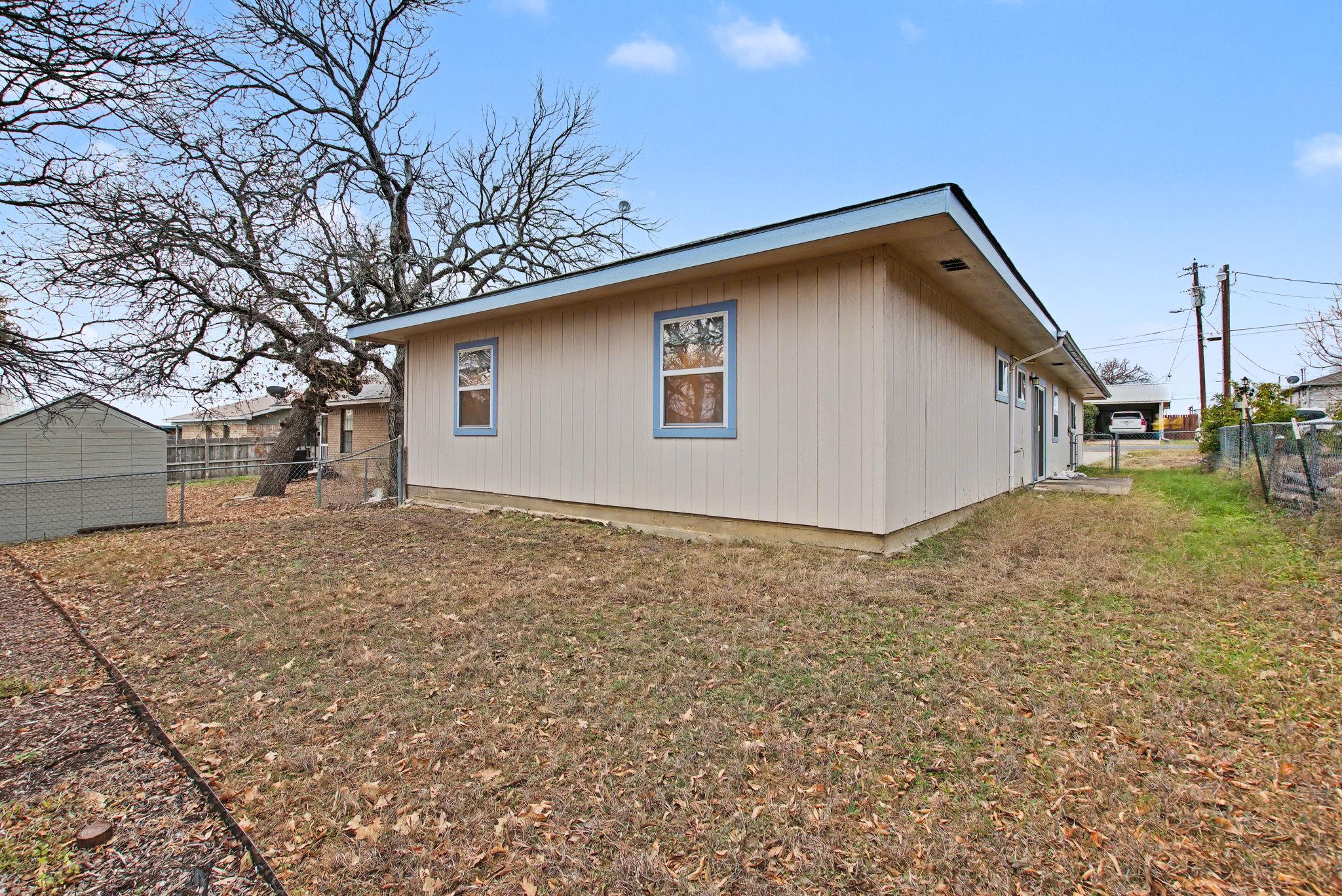 1720 Greenwood Ln, Kingsland, TX 78639