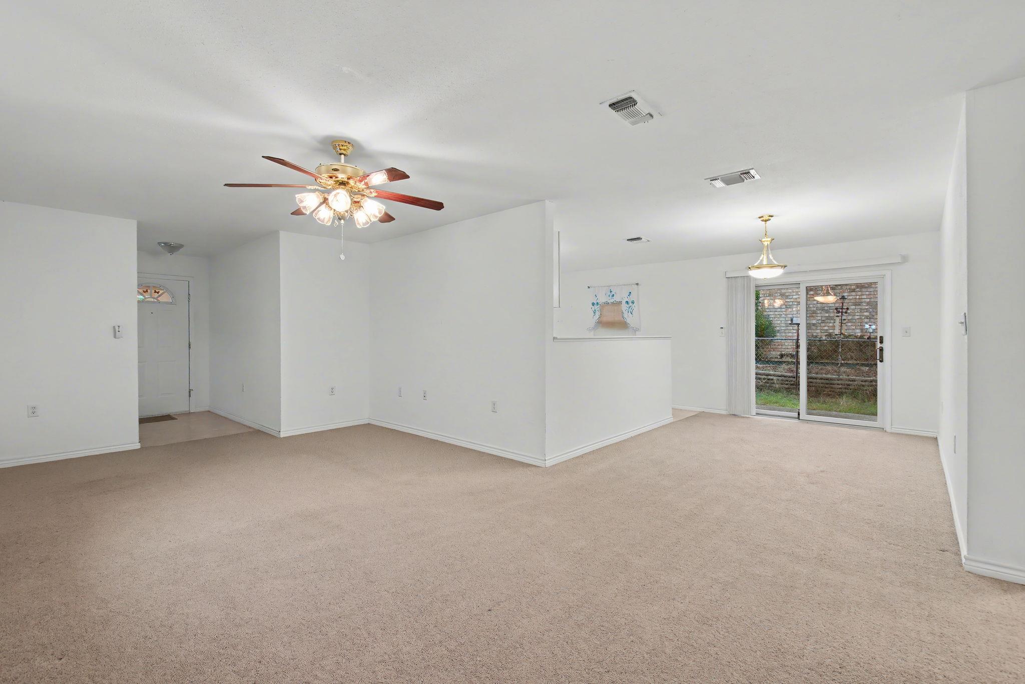 1720 Greenwood Ln, Kingsland, TX 78639