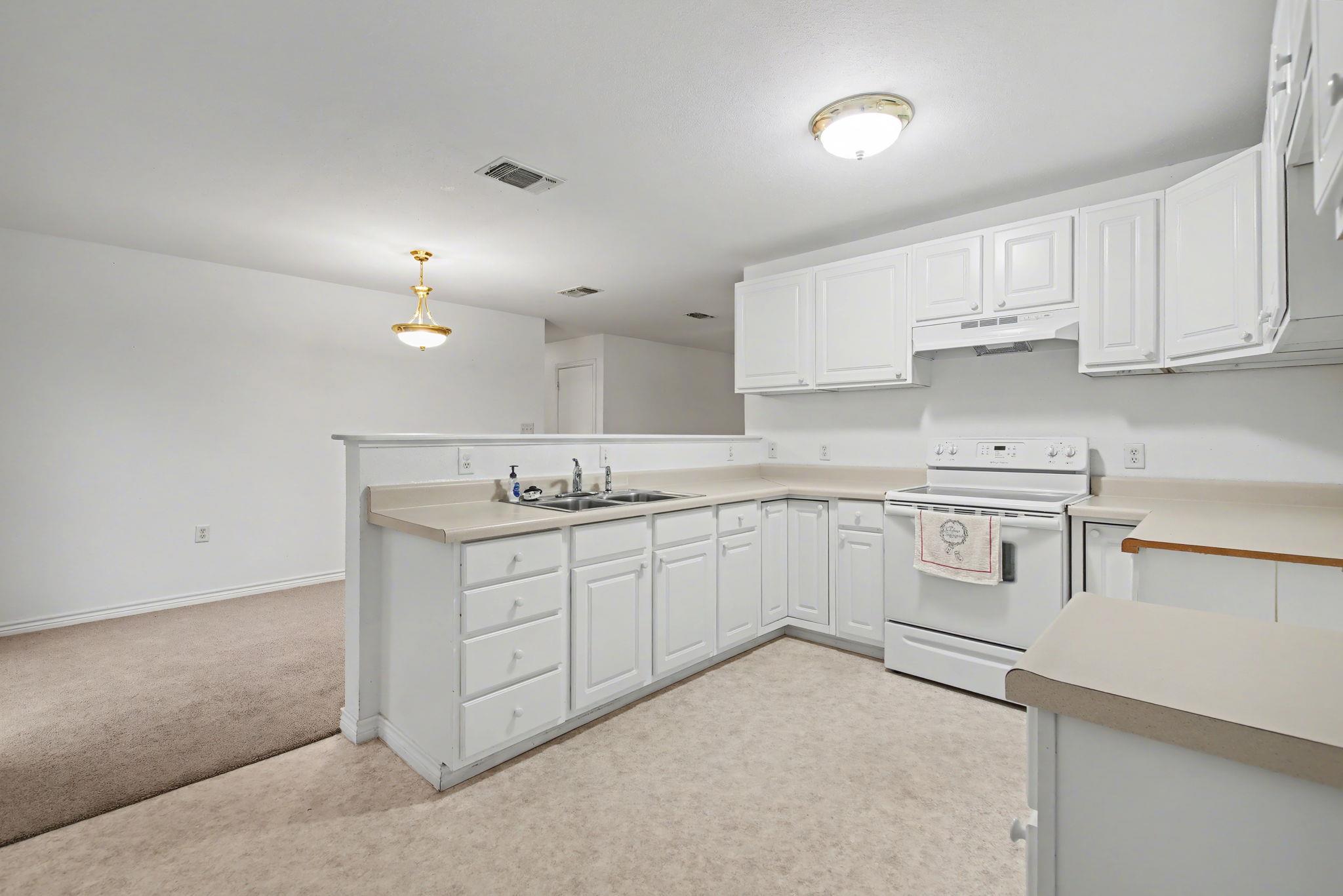 1720 Greenwood Ln, Kingsland, TX 78639