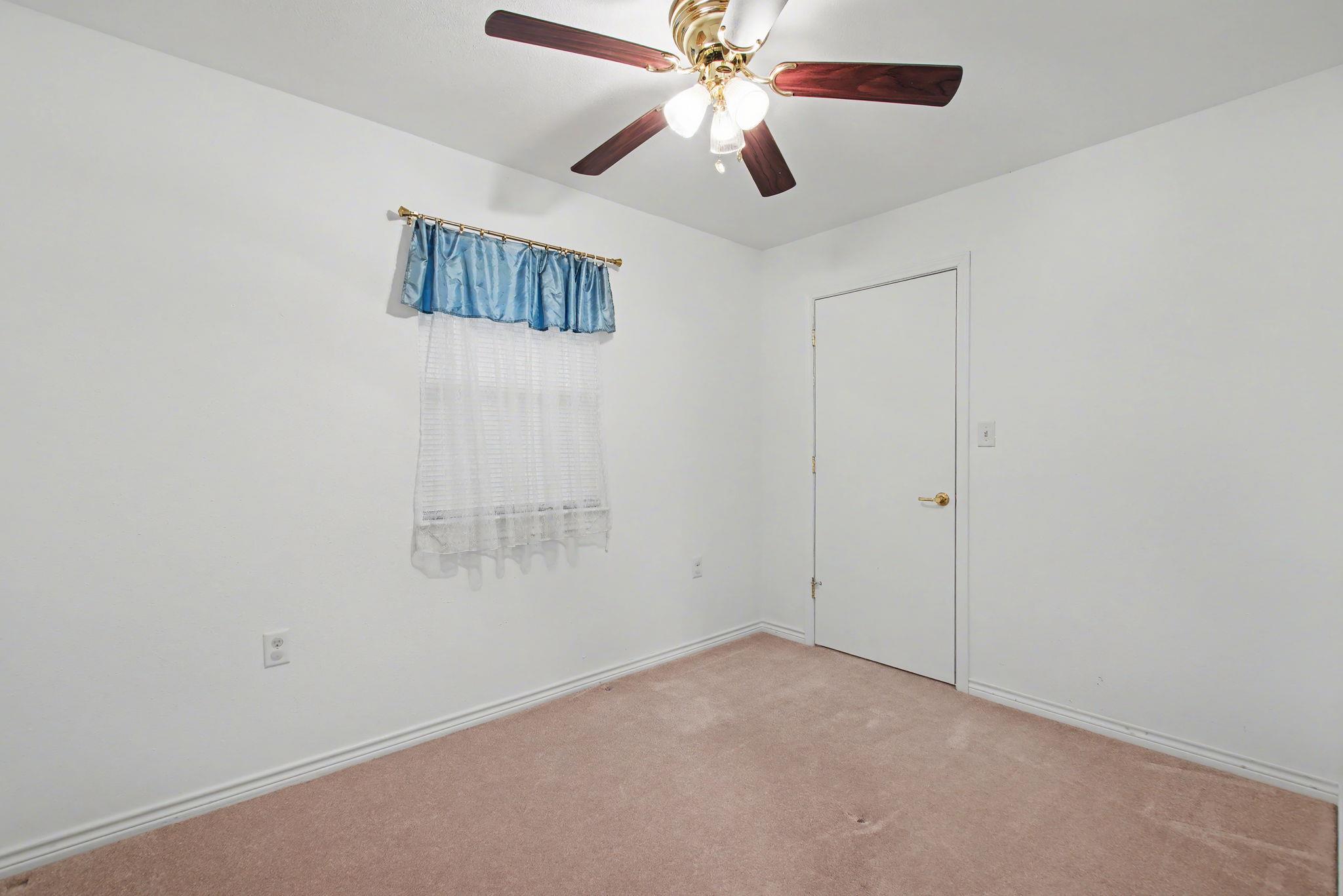 1720 Greenwood Ln, Kingsland, TX 78639