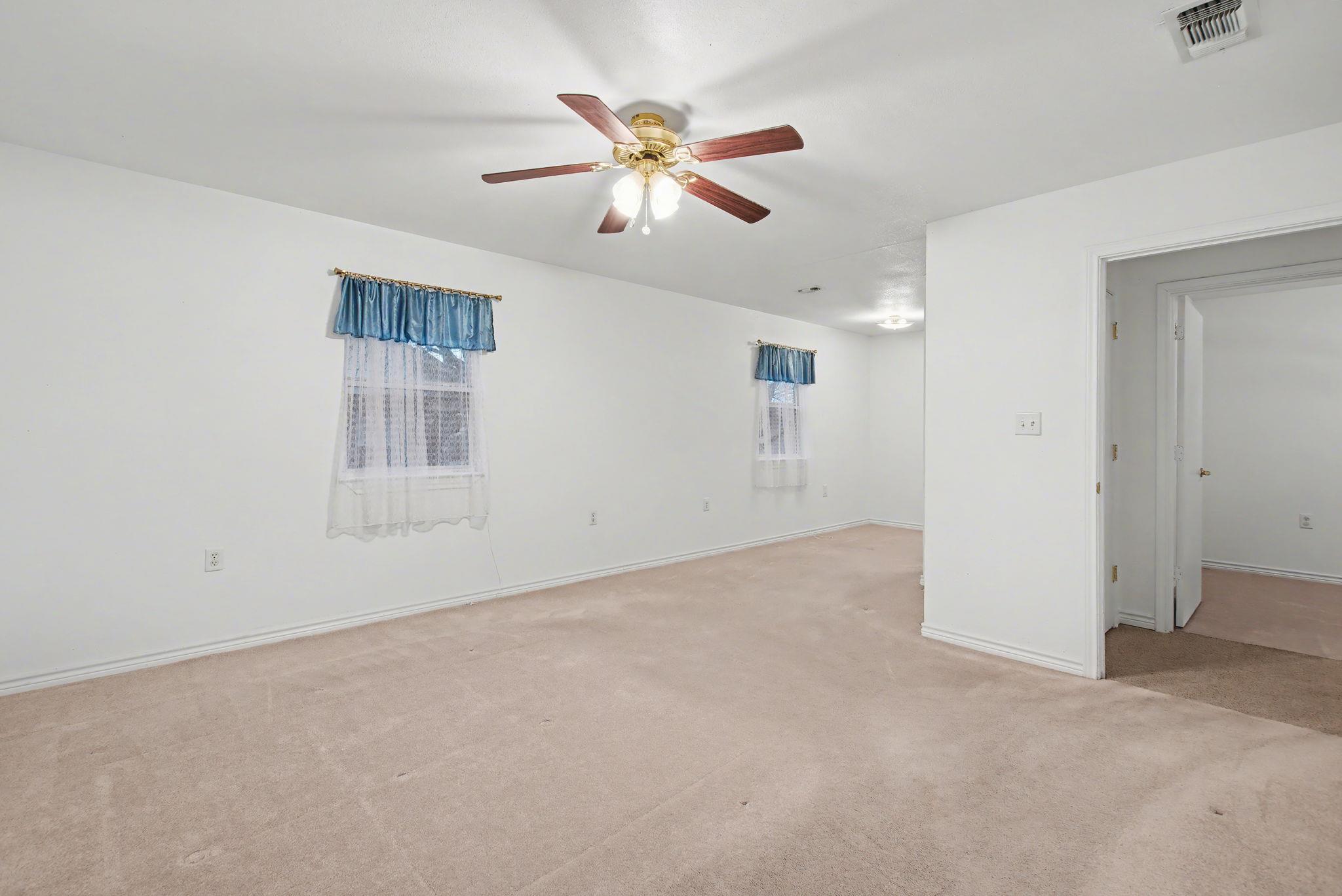 1720 Greenwood Ln, Kingsland, TX 78639