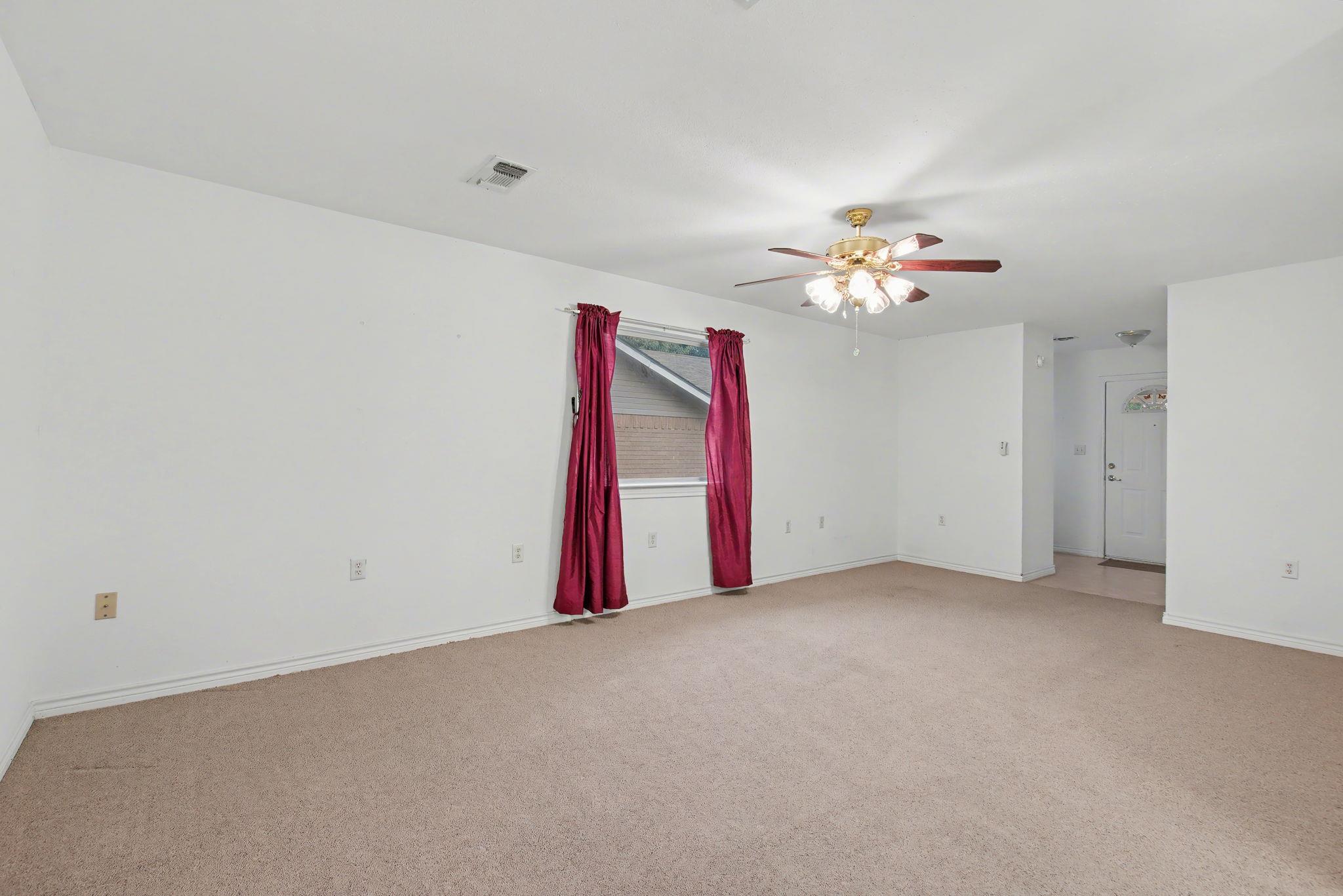 1720 Greenwood Ln, Kingsland, TX 78639