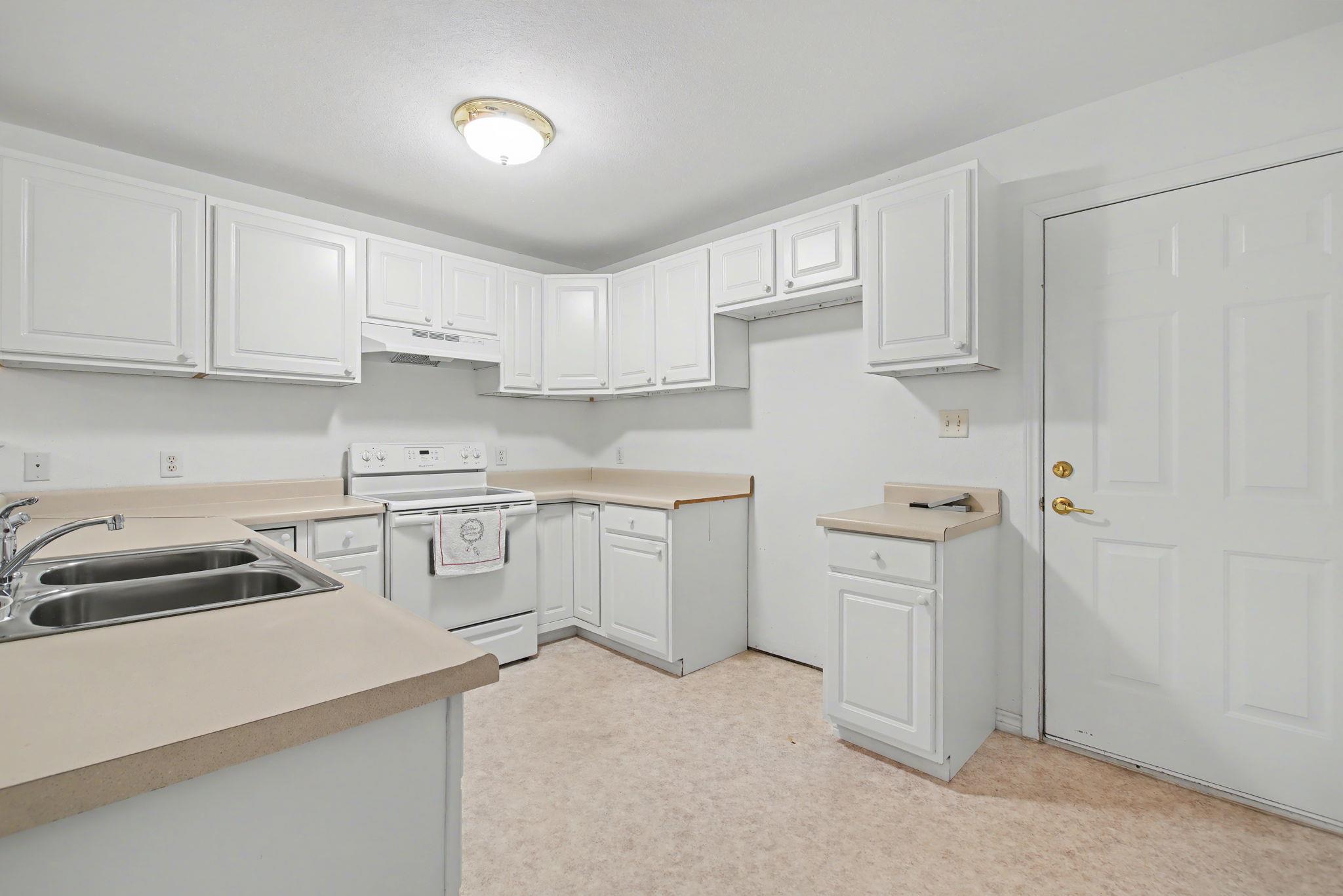 1720 Greenwood Ln, Kingsland, TX 78639