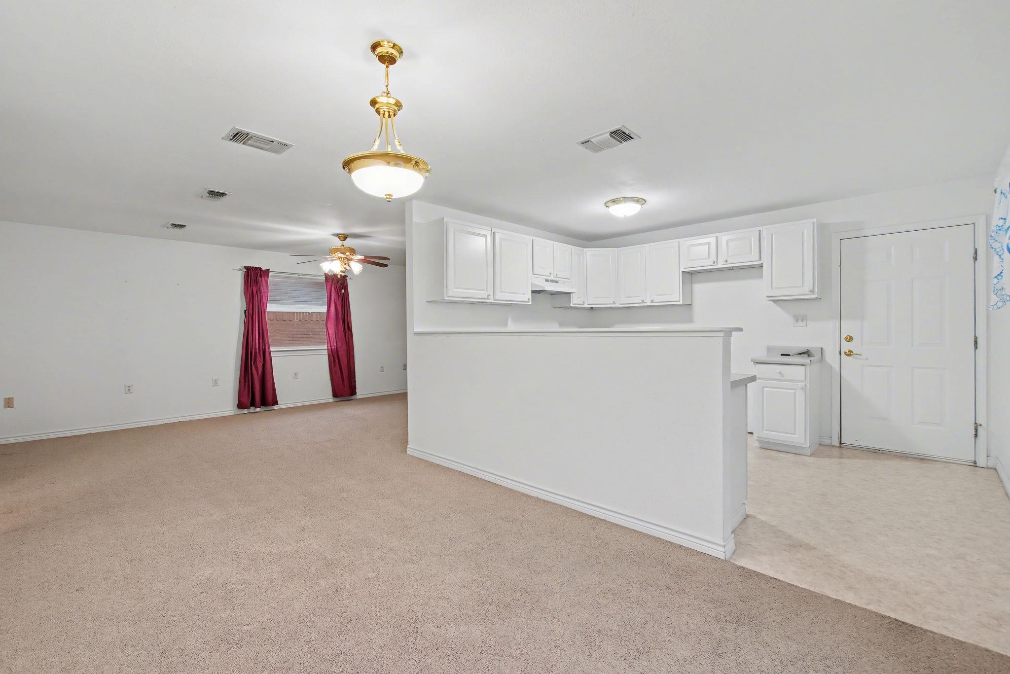 1720 Greenwood Ln, Kingsland, TX 78639