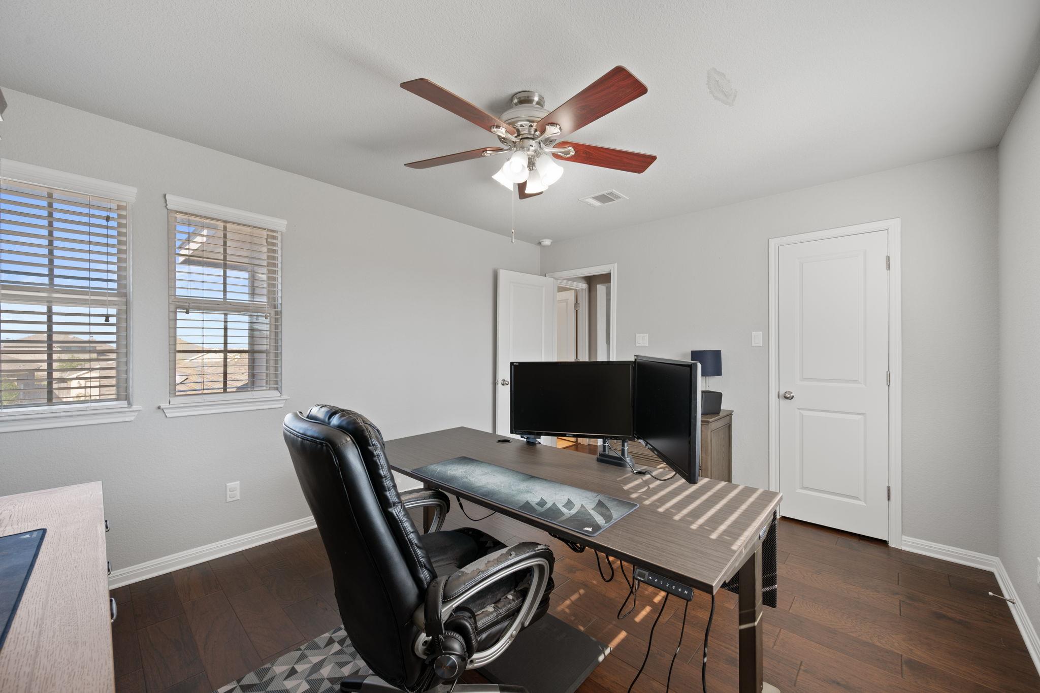 105 W Highfield St, Hutto, TX 78634