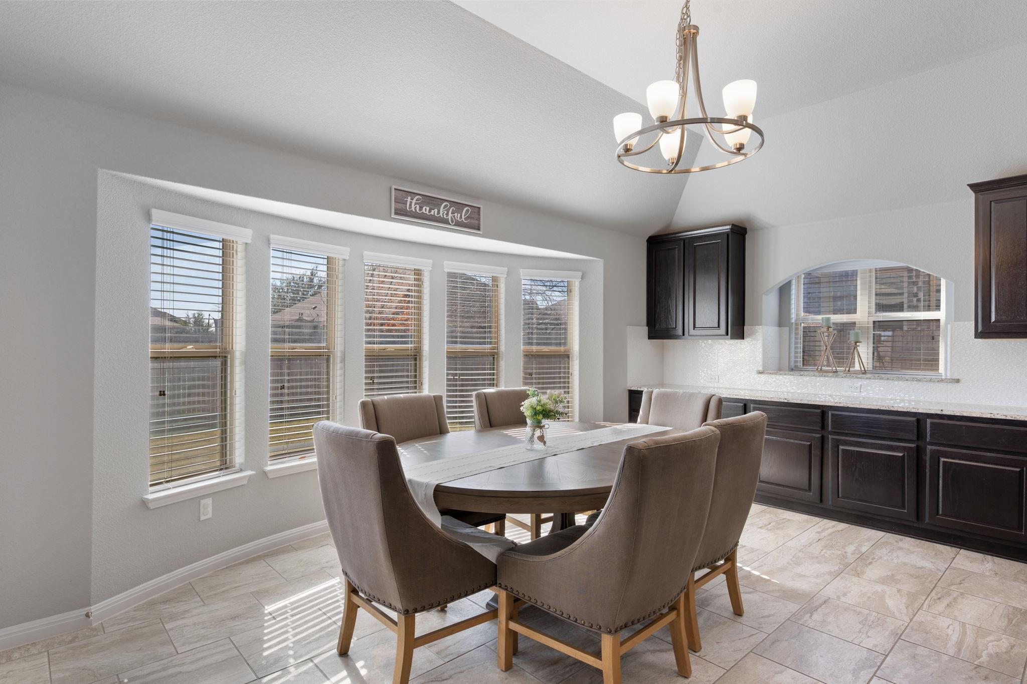 105 W Highfield St, Hutto, TX 78634