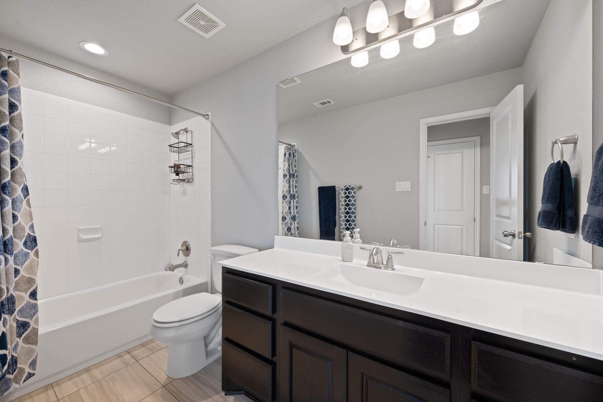 105 W Highfield St, Hutto, TX 78634