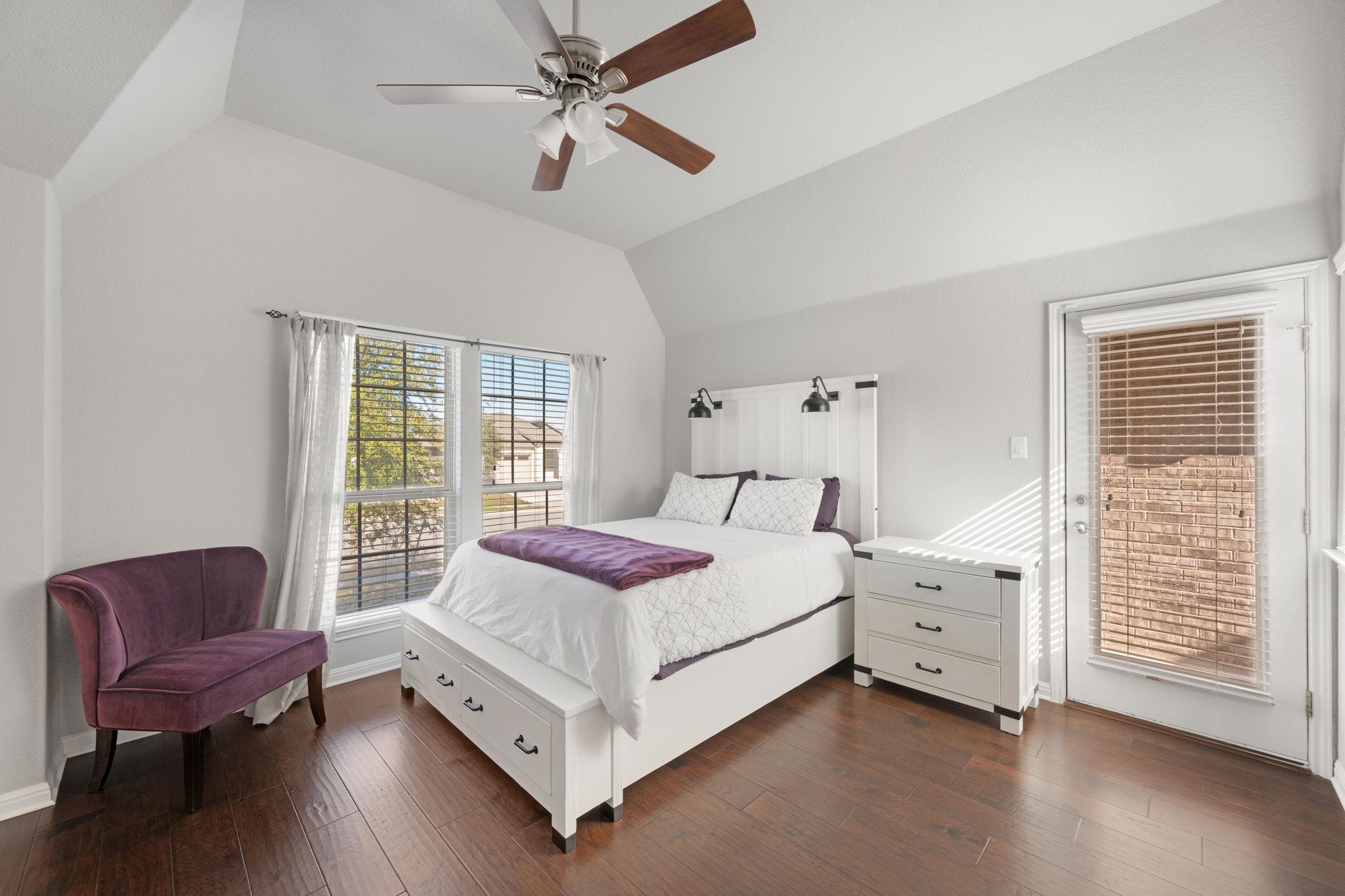 105 W Highfield St, Hutto, TX 78634