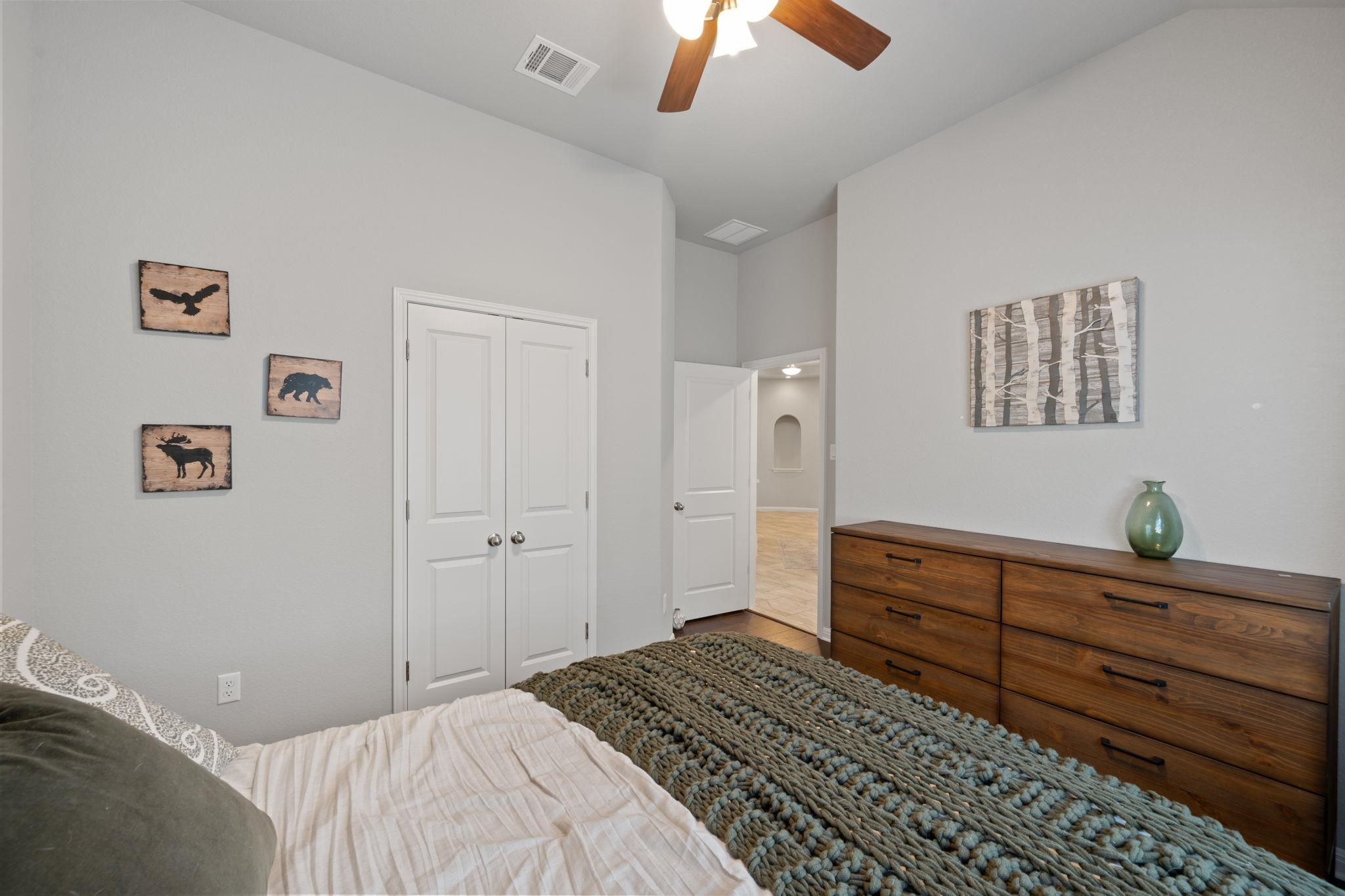 105 W Highfield St, Hutto, TX 78634