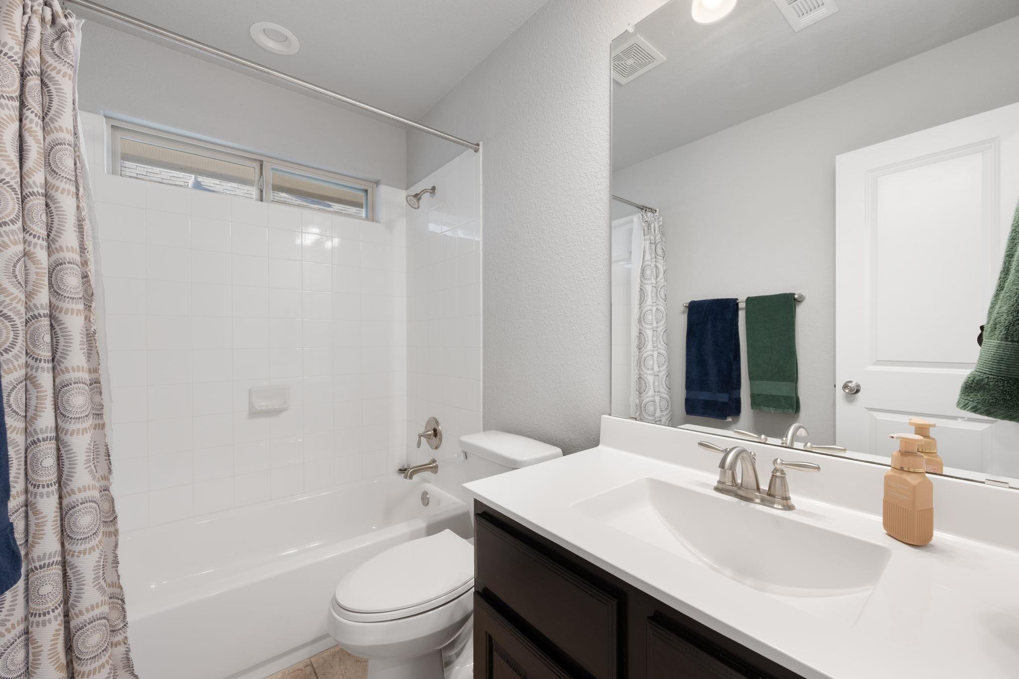 105 W Highfield St, Hutto, TX 78634