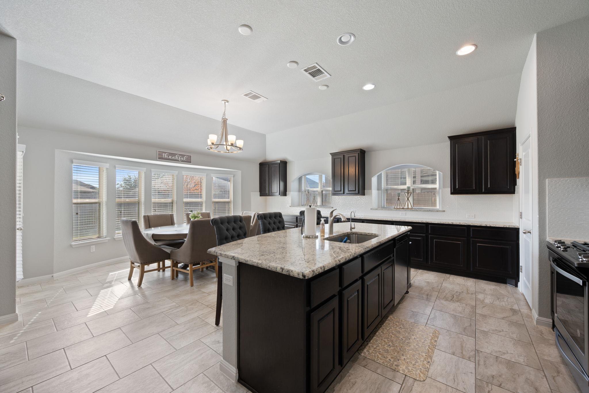 105 W Highfield St, Hutto, TX 78634