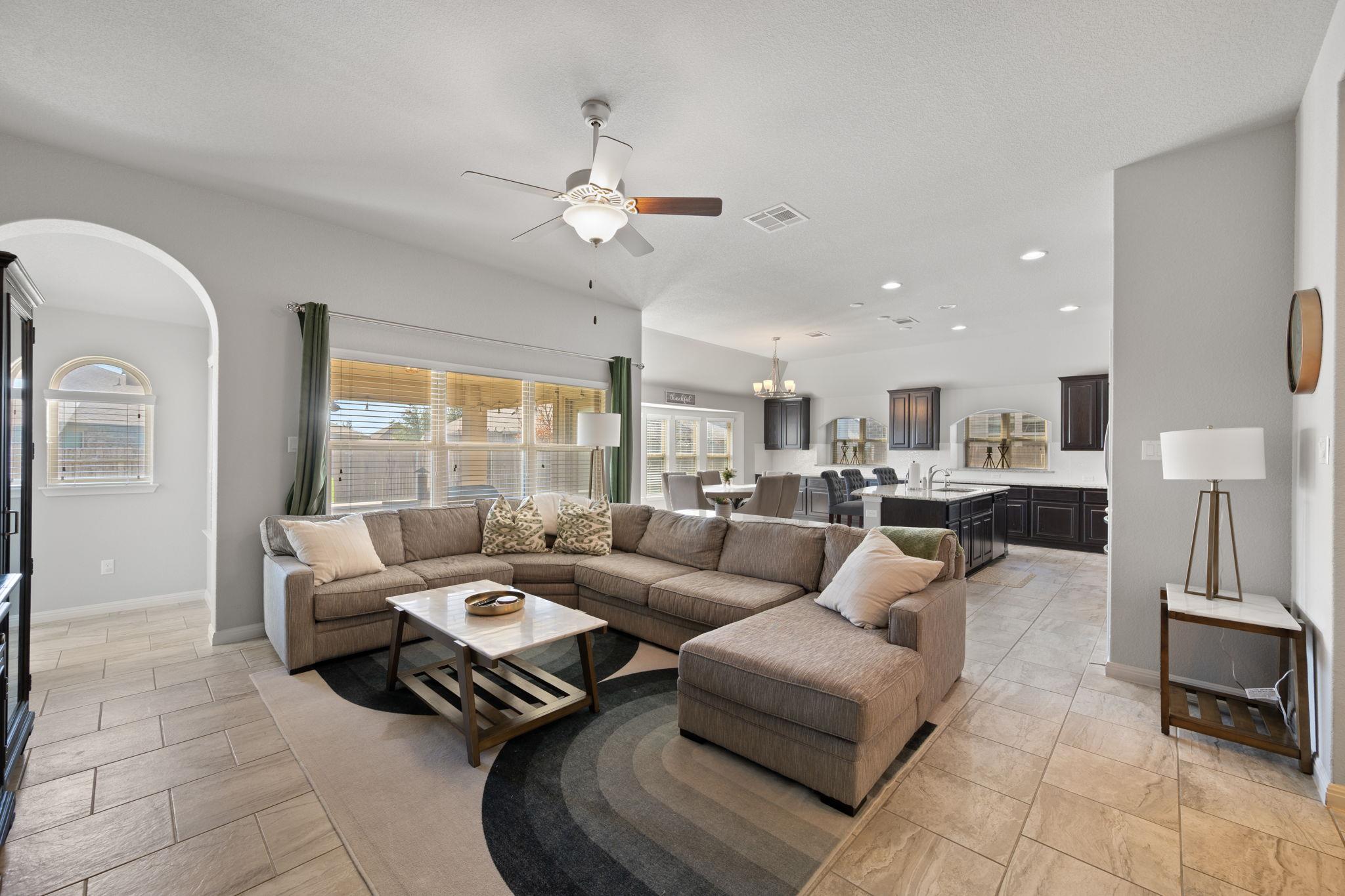 105 W Highfield St, Hutto, TX 78634