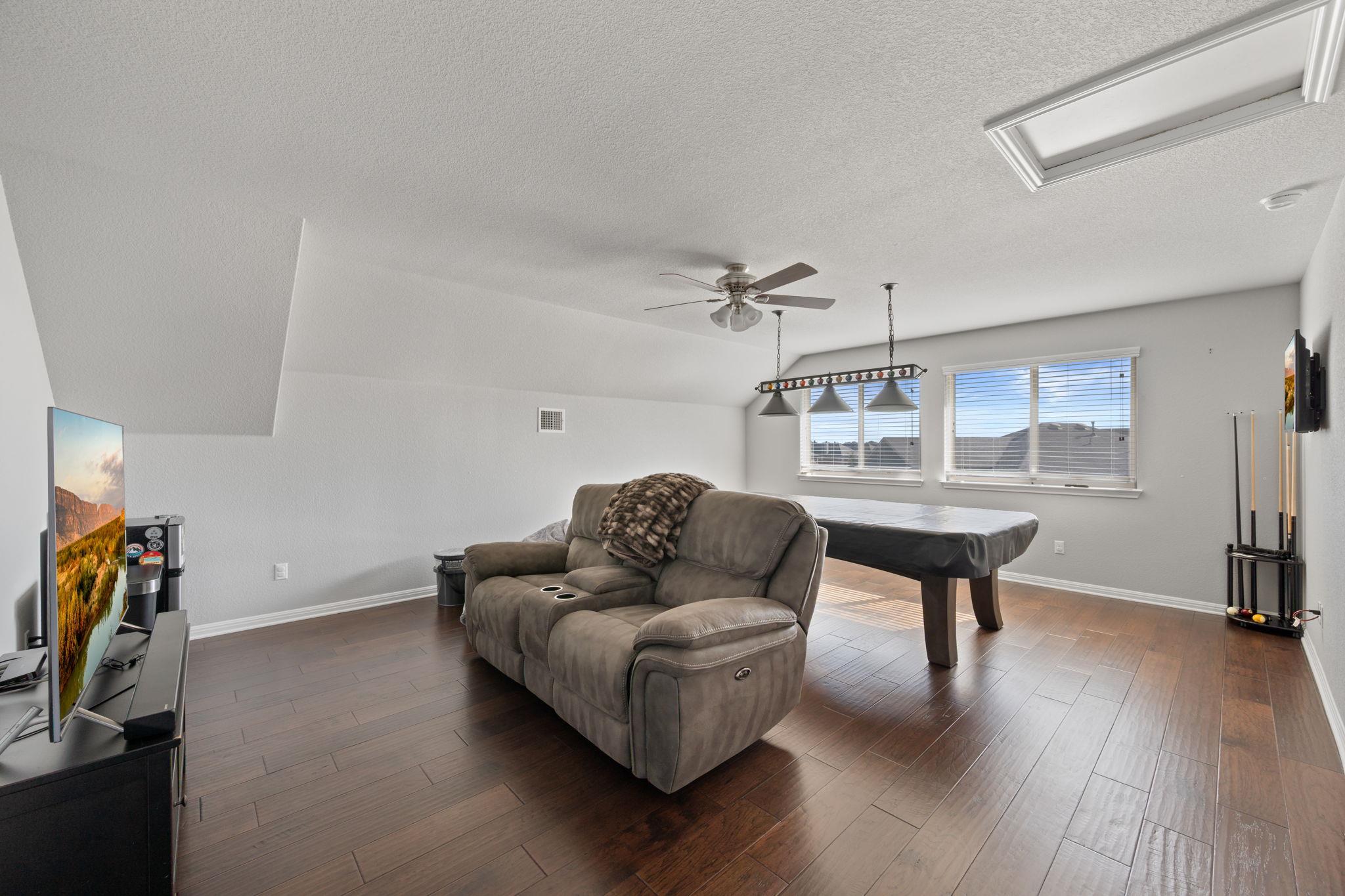 105 W Highfield St, Hutto, TX 78634