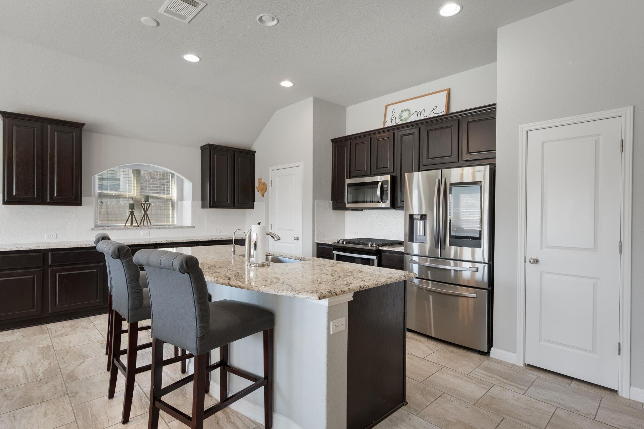 105 W Highfield St, Hutto, TX 78634