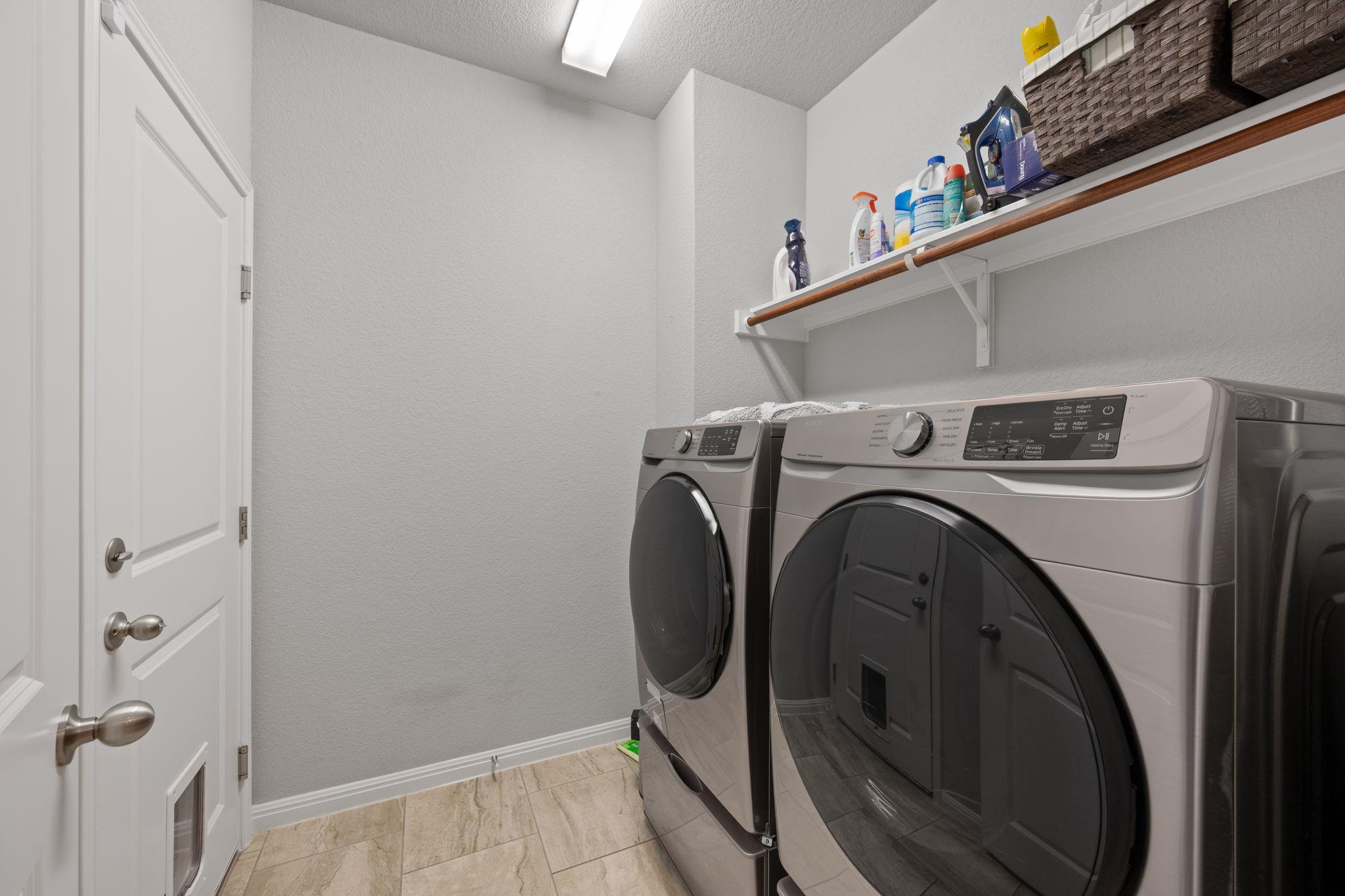 105 W Highfield St, Hutto, TX 78634