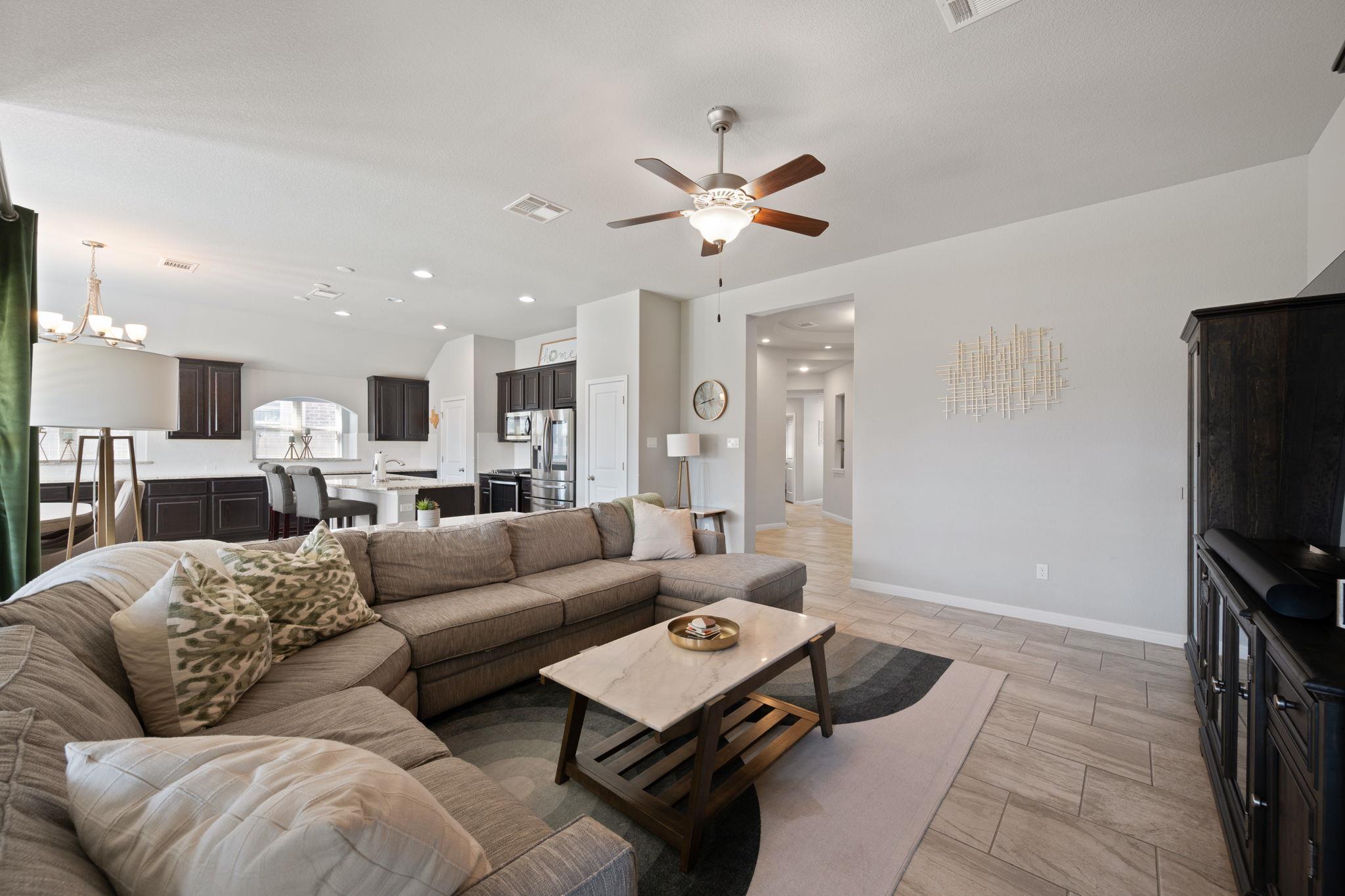 105 W Highfield St, Hutto, TX 78634