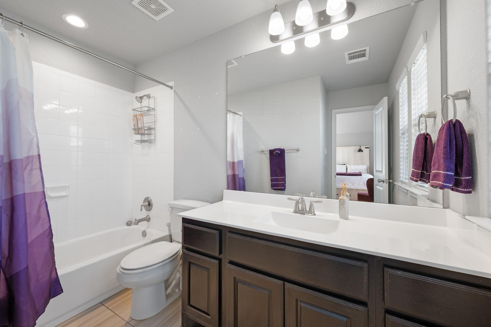 105 W Highfield St, Hutto, TX 78634