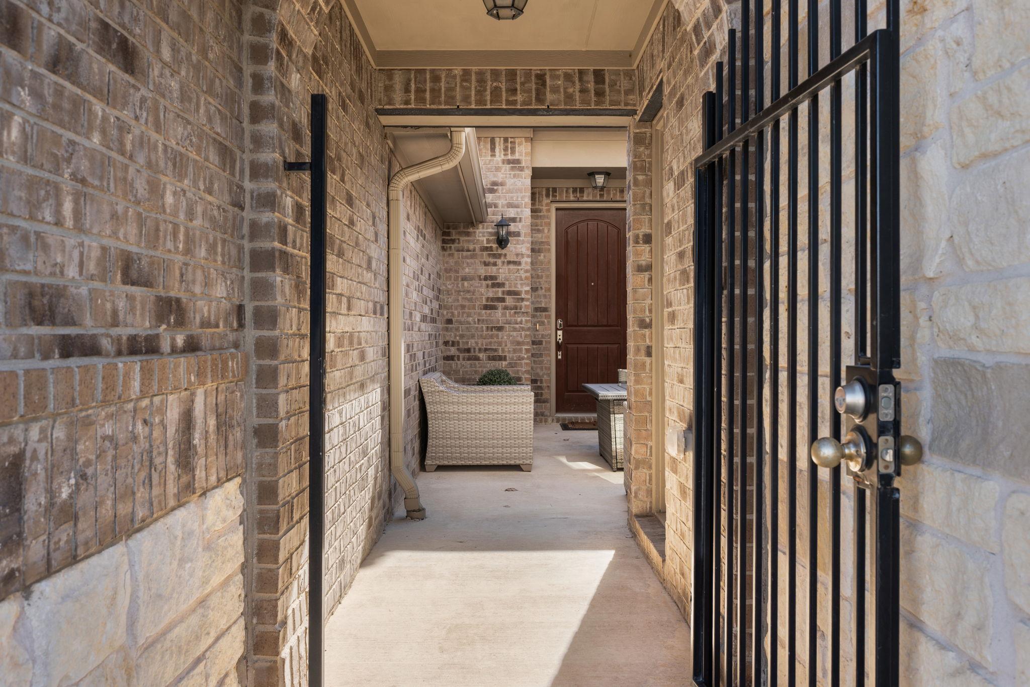 105 W Highfield St, Hutto, TX 78634