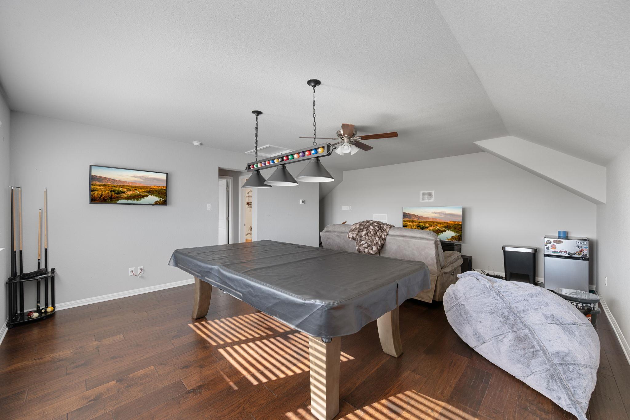 105 W Highfield St, Hutto, TX 78634