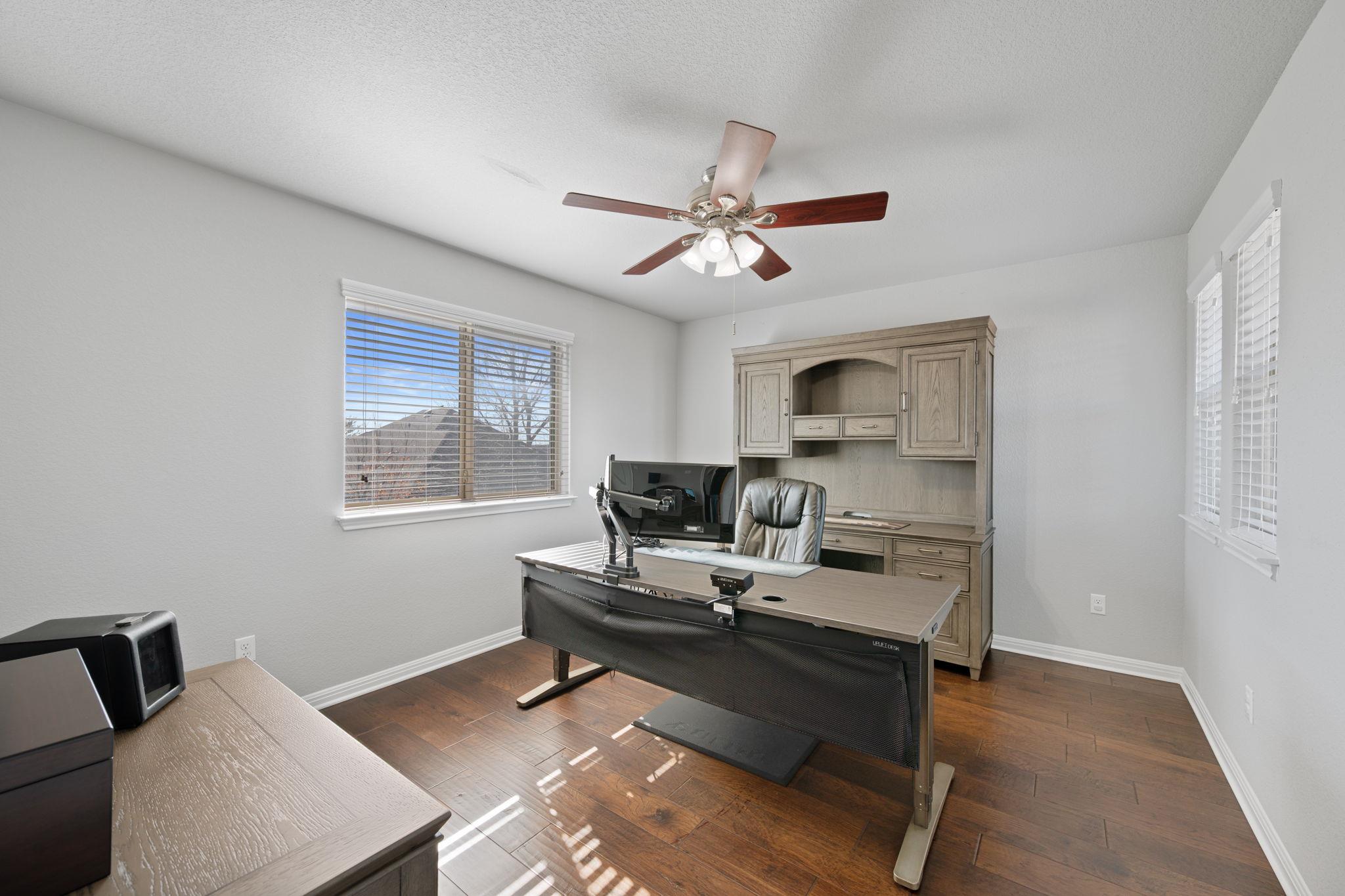 105 W Highfield St, Hutto, TX 78634