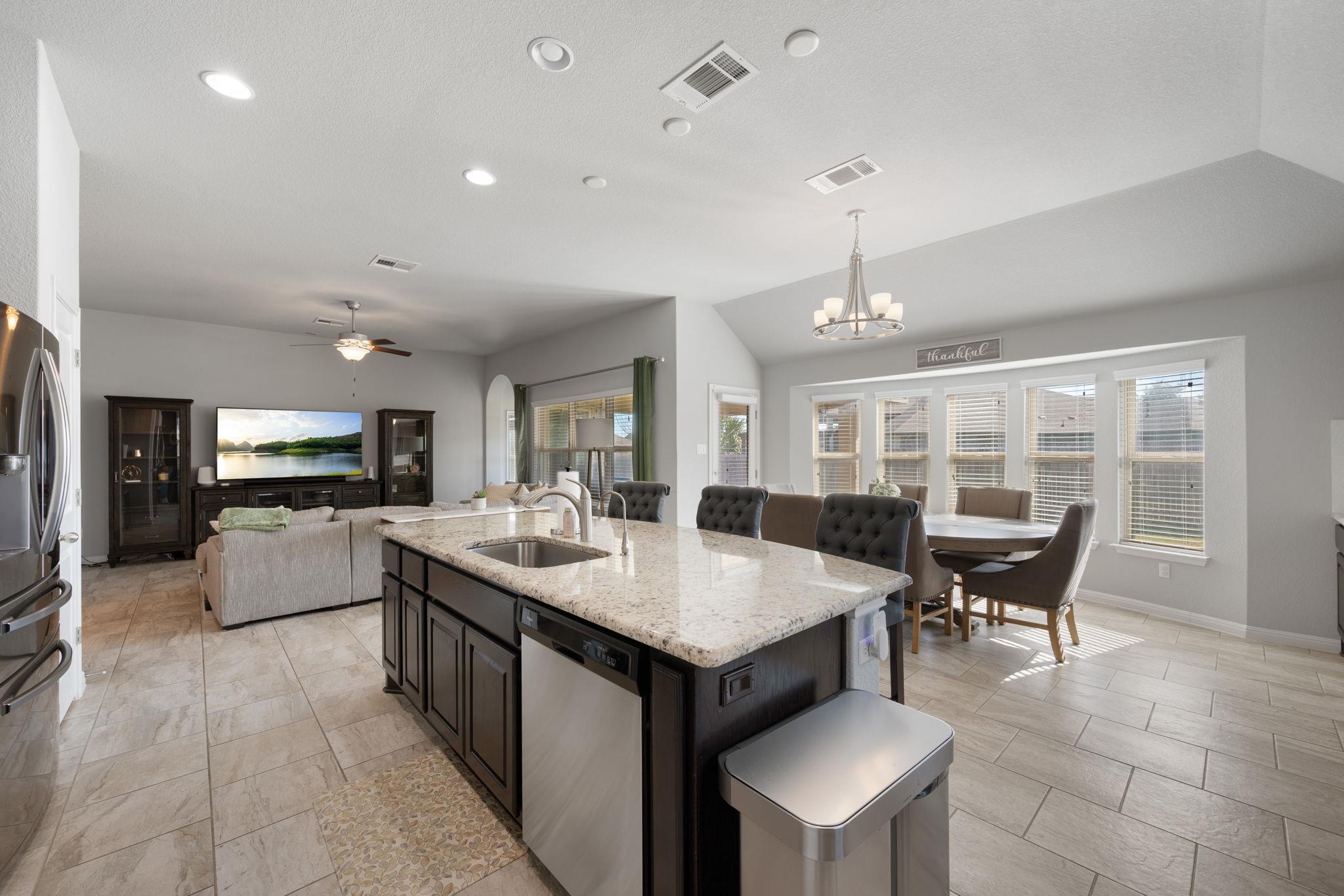 105 W Highfield St, Hutto, TX 78634